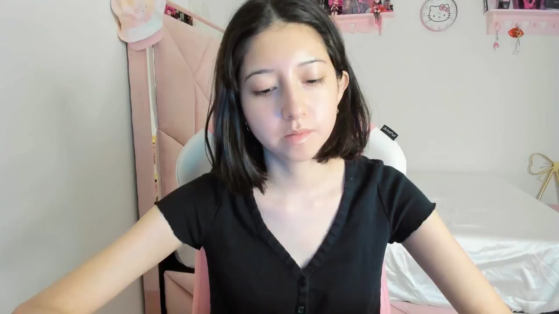 Gallery image thumbnail from Cherrycute666's myfreecams stream on, 10/20/2024, 02:31 image 1 of 20
