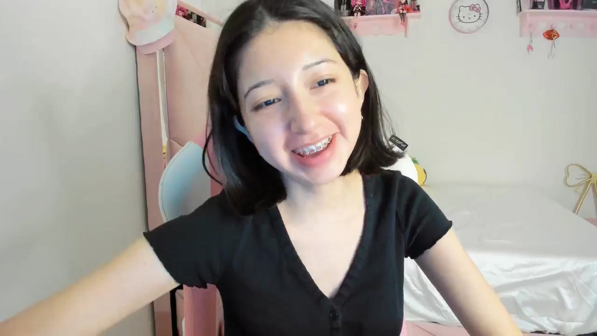 Gallery image thumbnail from Cherrycute666's myfreecams stream on, 10/20/2024, 02:31 image 6 of 20