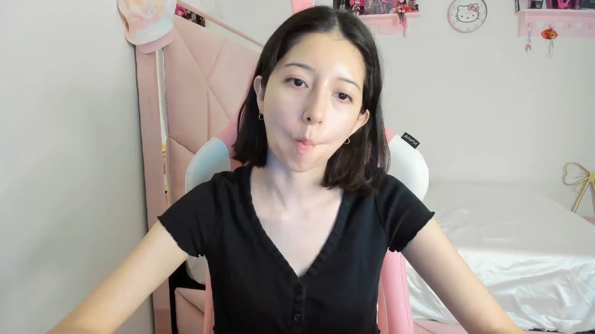Gallery image thumbnail from Cherrycute666's myfreecams stream on, 10/20/2024, 02:31 image 2 of 20