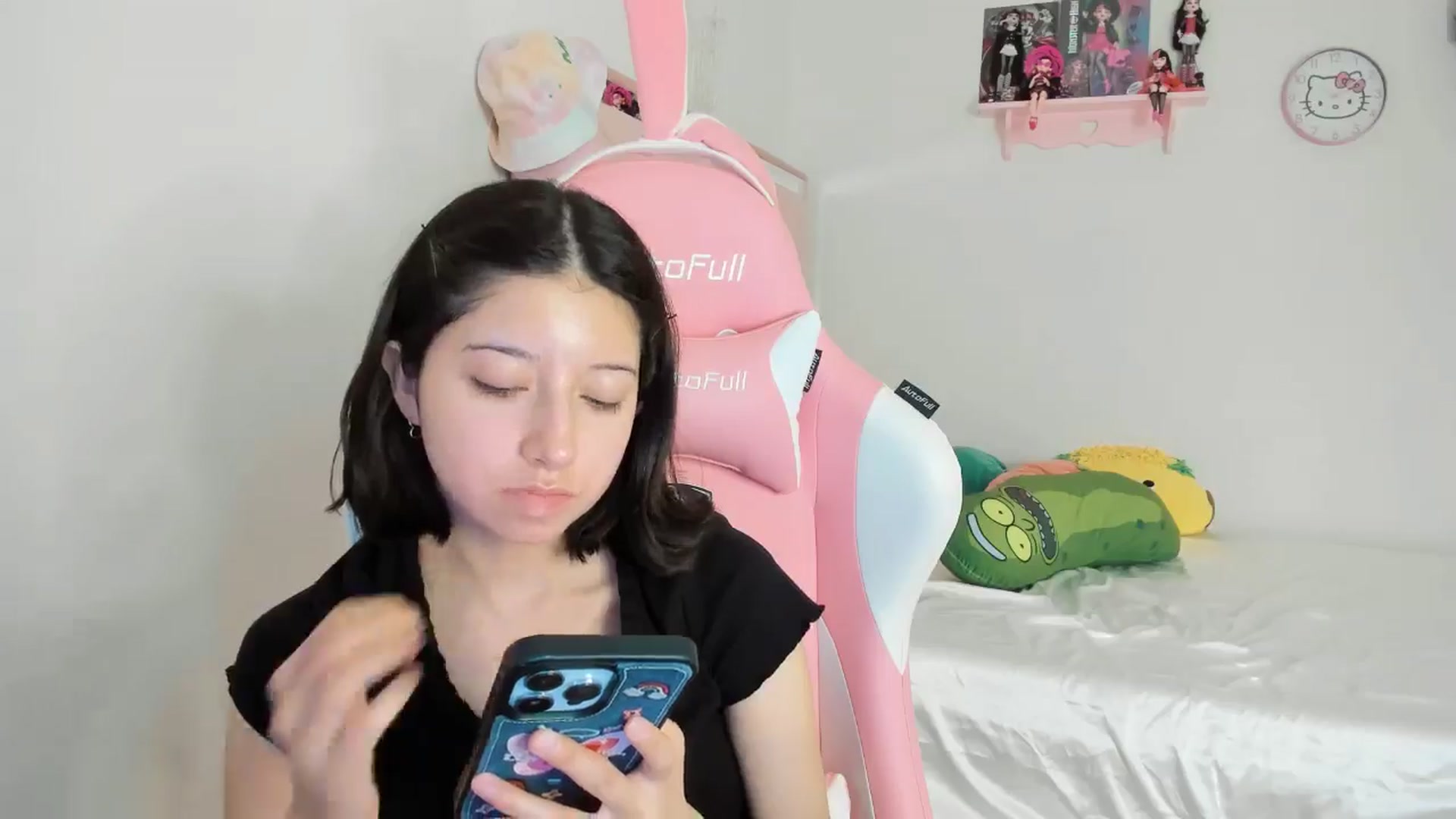 Gallery image thumbnail from Cherrycute666's myfreecams stream on, 10/20/2024, 03:15 image 6 of 20