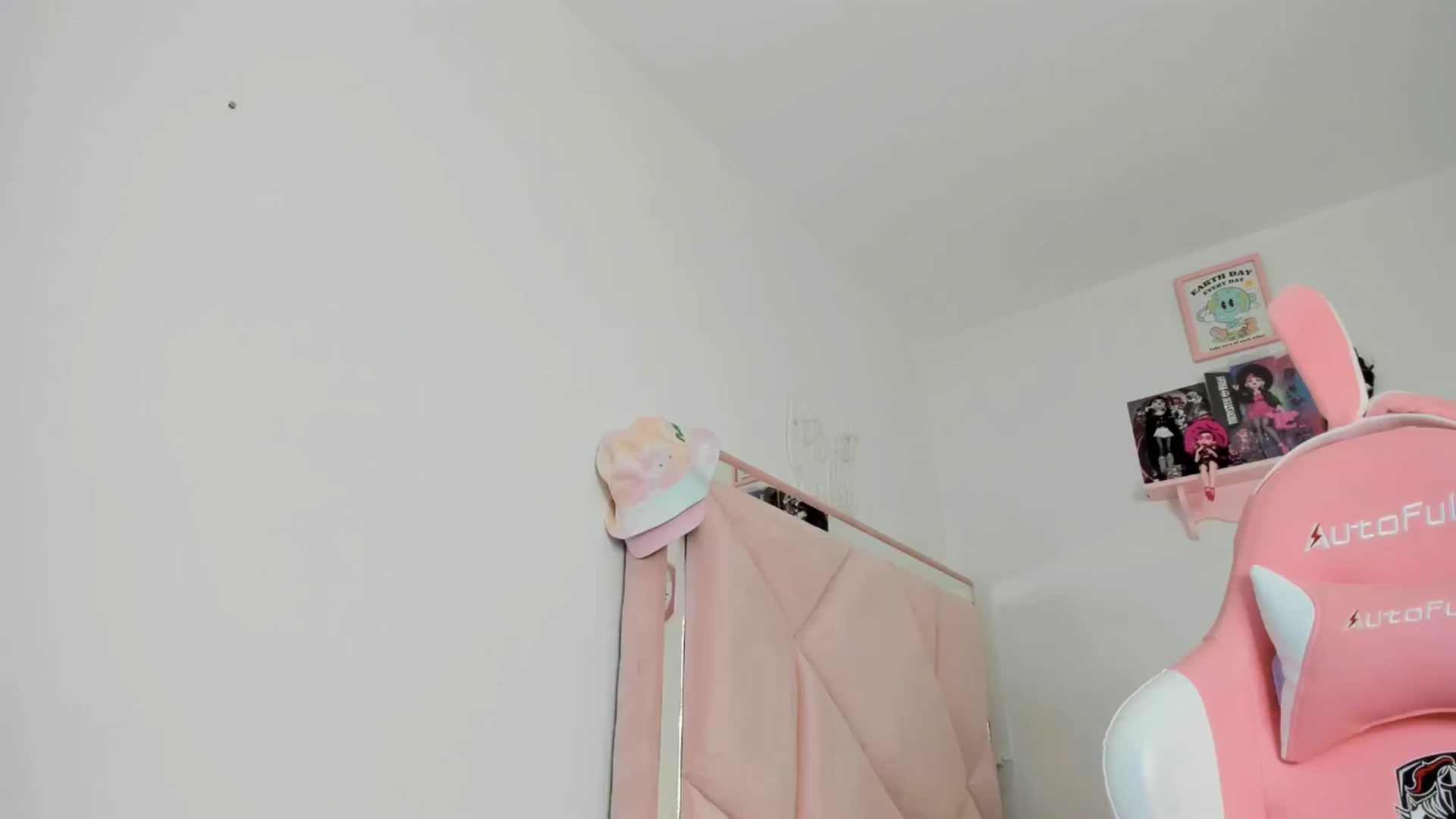 Gallery image thumbnail from Cherrycute666's myfreecams stream on, 10/20/2024, 03:15 image 15 of 20