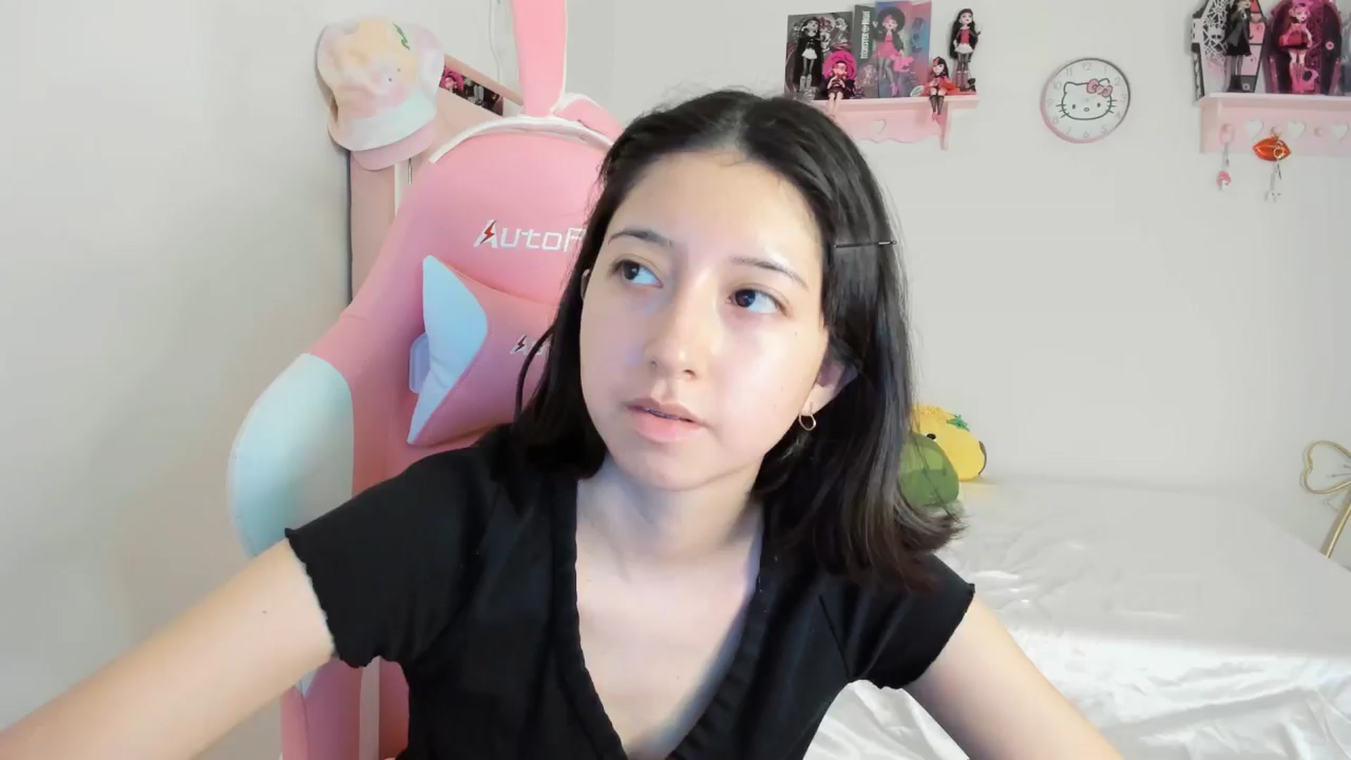 Gallery image thumbnail from Cherrycute666's myfreecams stream on, 10/20/2024, 03:15 image 1 of 20