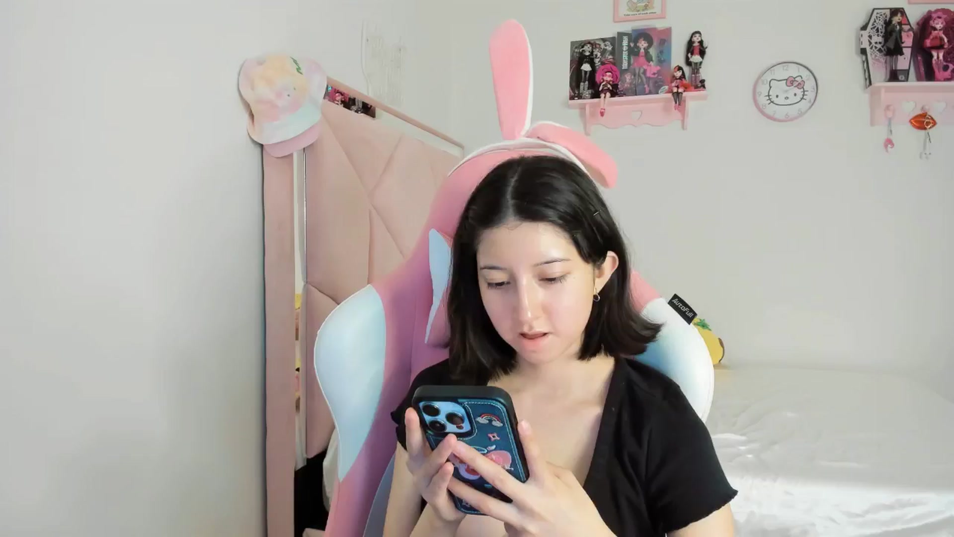 Gallery image thumbnail from Cherrycute666's myfreecams stream on, 10/20/2024, 03:15 image 17 of 20