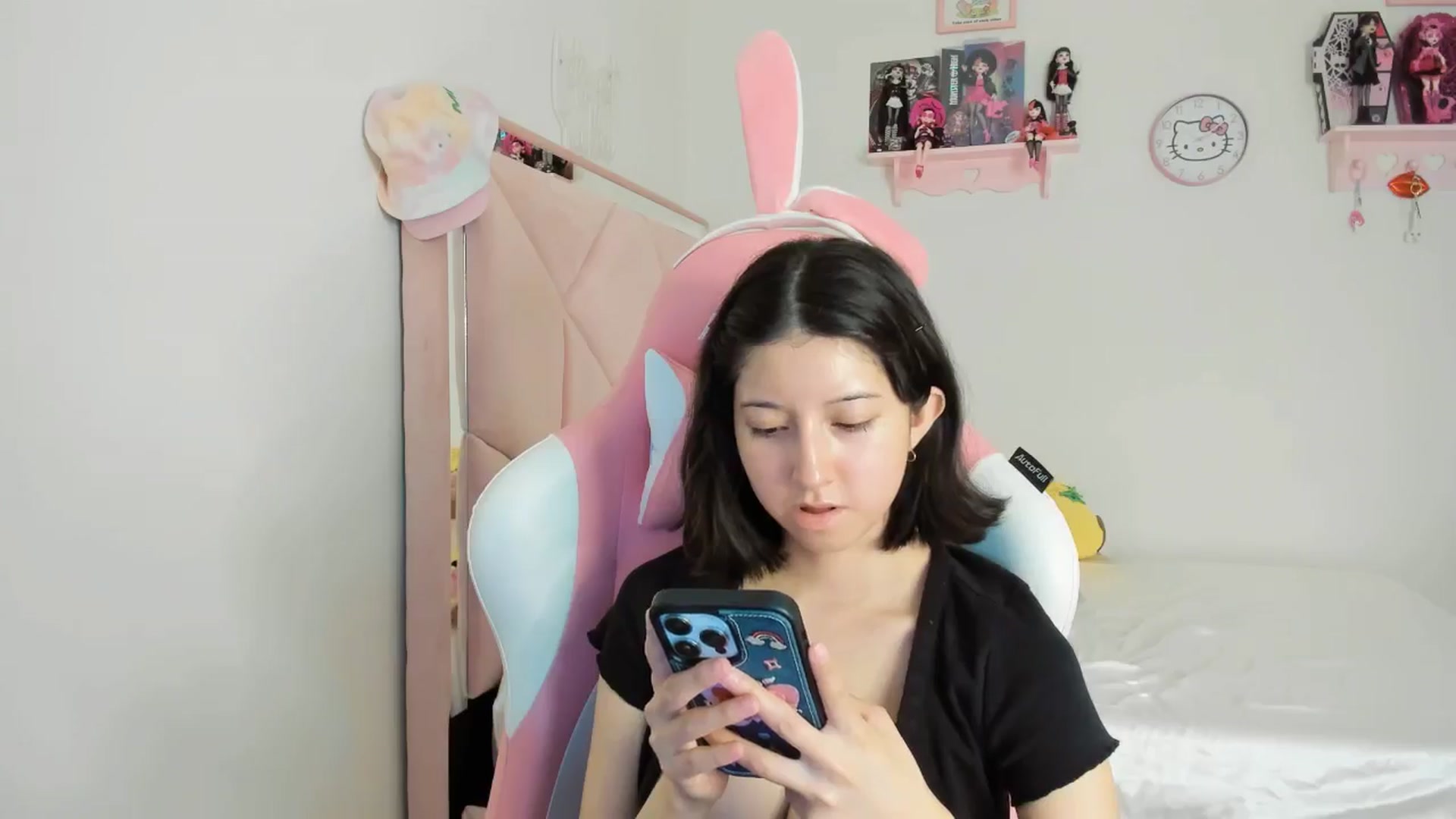 Gallery image thumbnail from Cherrycute666's myfreecams stream on, 10/20/2024, 03:15 image 18 of 20