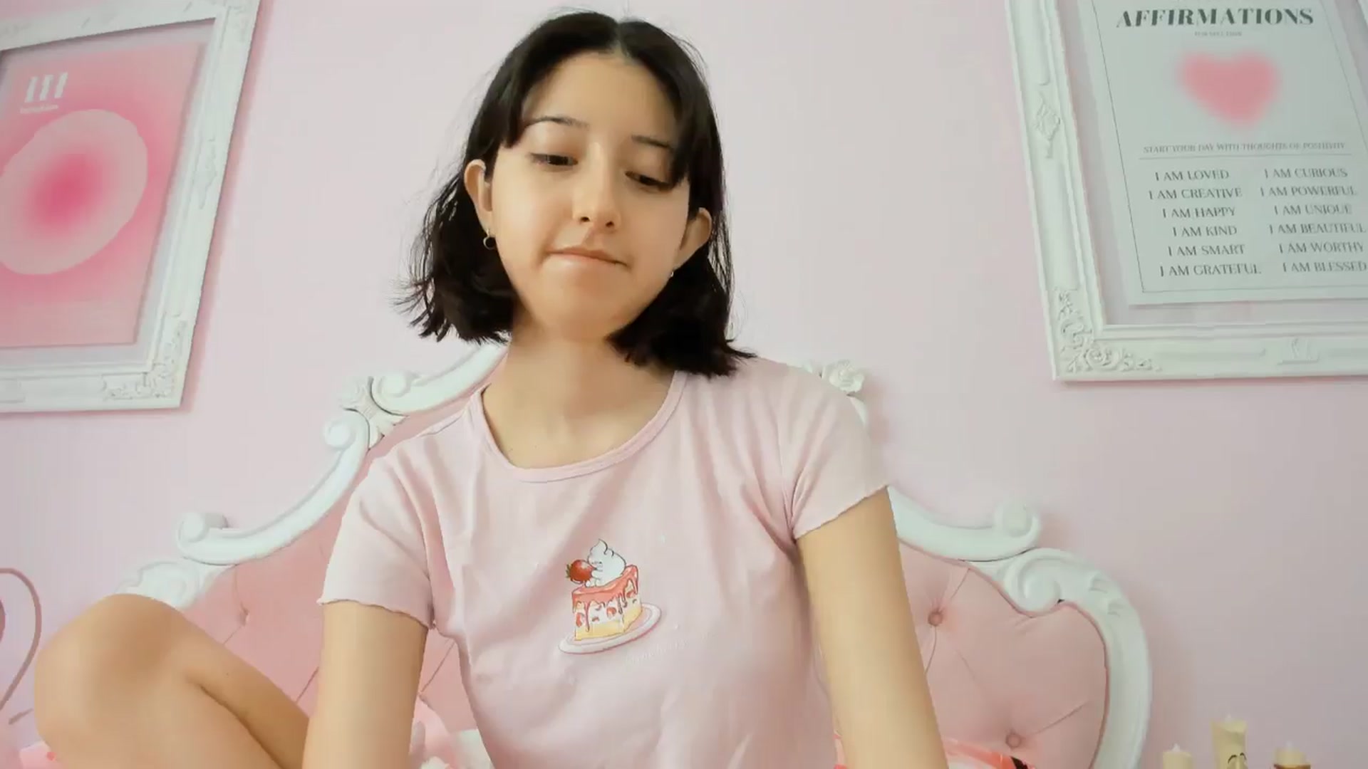 Gallery image thumbnail from Cherrycute666's myfreecams stream on, 10/20/2024, 15:23 image 17 of 20