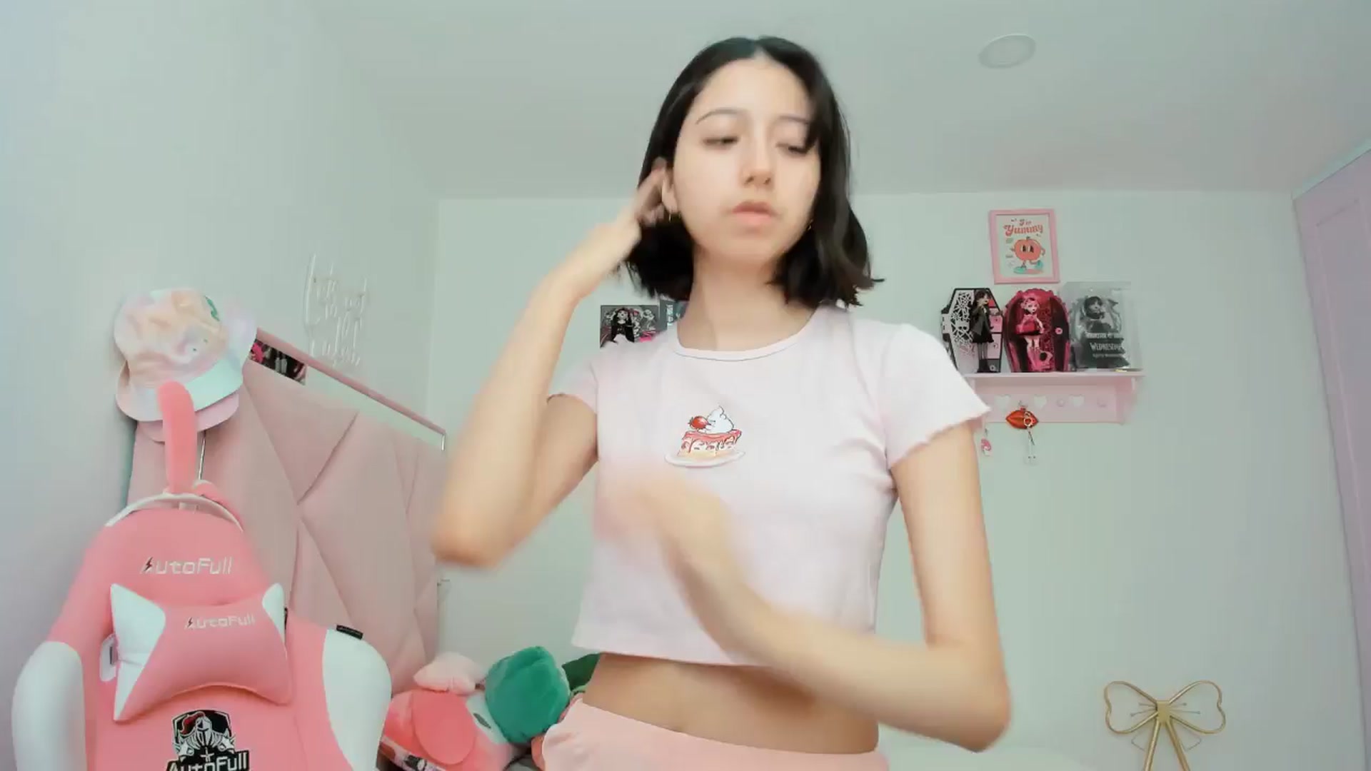 Gallery image thumbnail from Cherrycute666's myfreecams stream on, 10/20/2024, 15:23 image 19 of 20