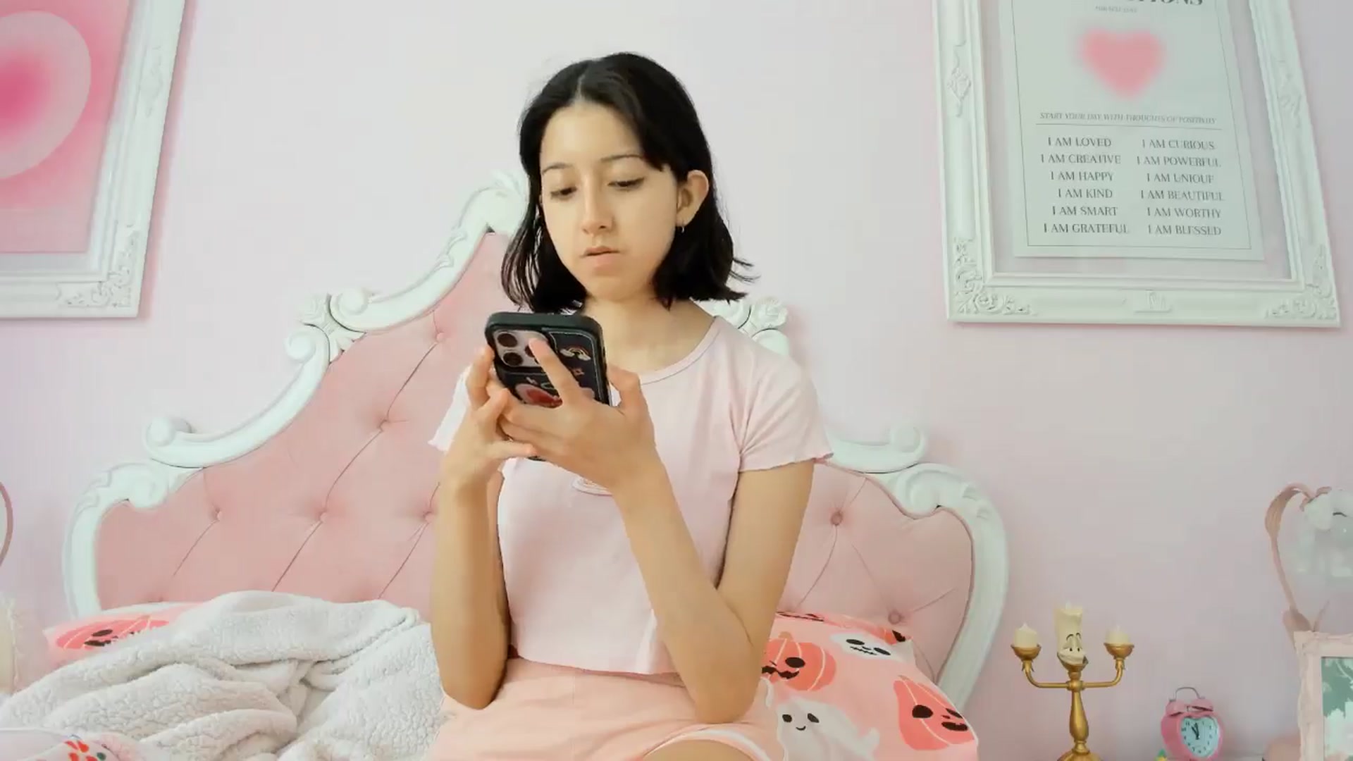 Gallery image thumbnail from Cherrycute666's myfreecams stream on, 10/20/2024, 15:23 image 4 of 20