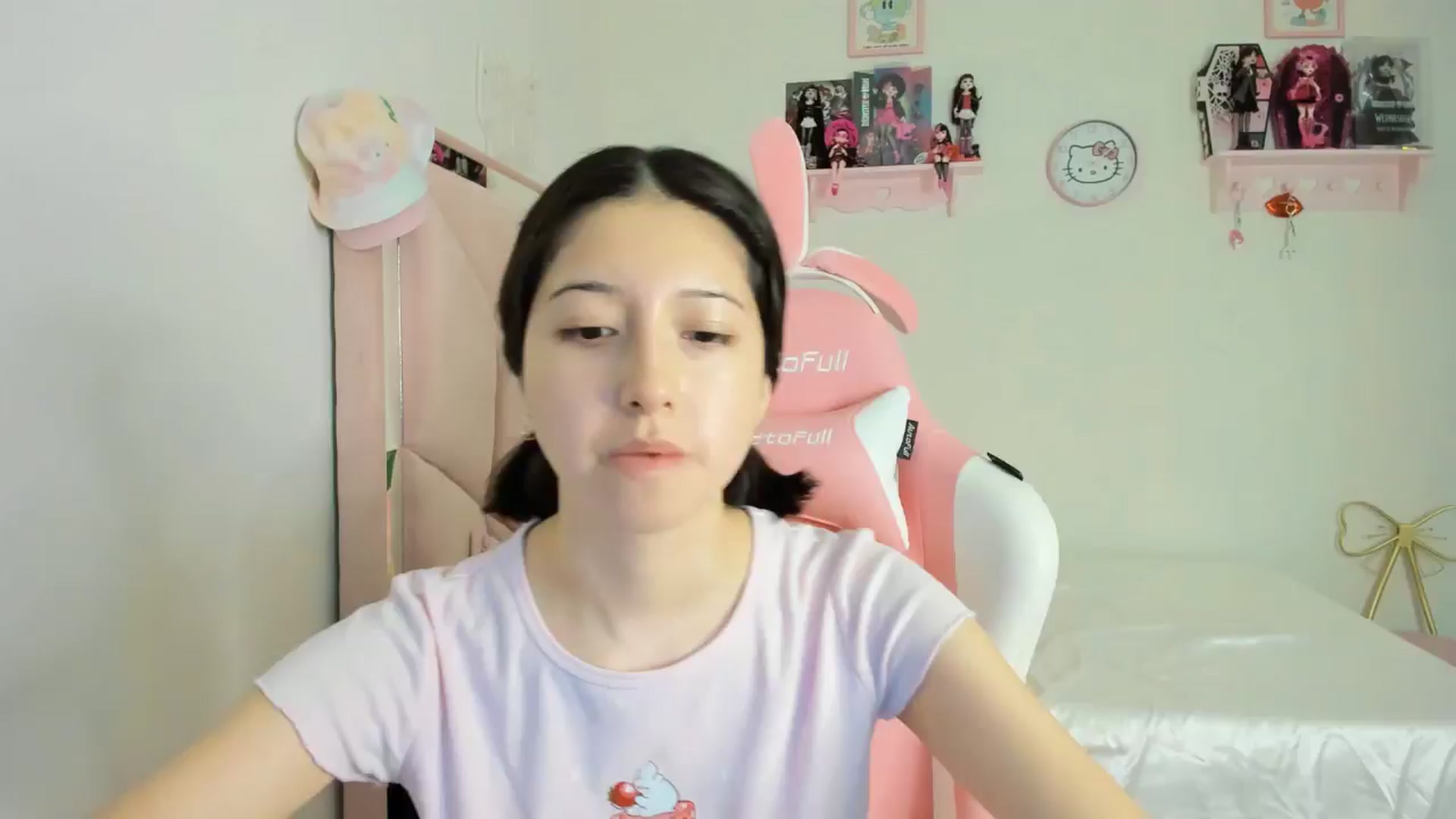Gallery image thumbnail from Cherrycute666's myfreecams stream on, 10/21/2024, 07:30 image 1 of 20