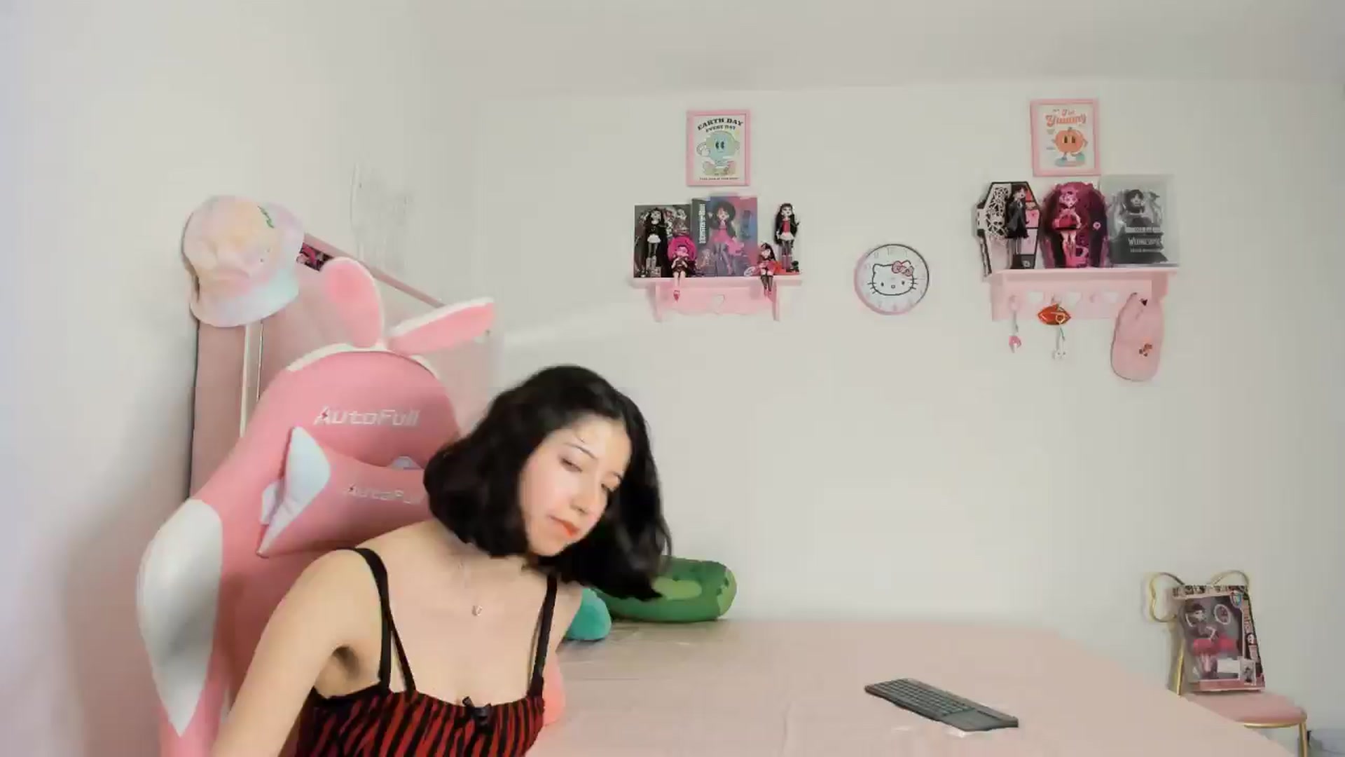 Gallery image thumbnail from Cherrycute666's myfreecams stream on, 10/22/2024, 06:47 image 20 of 20