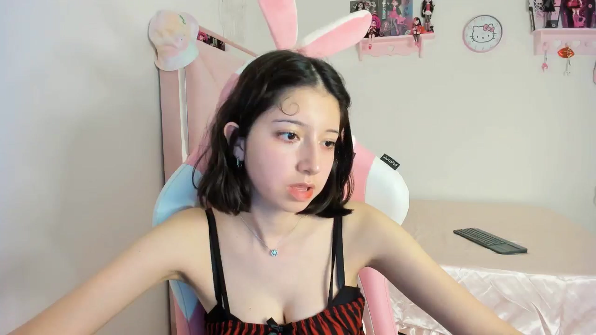 Gallery image thumbnail from Cherrycute666's myfreecams stream on, 10/22/2024, 06:47 image 13 of 20