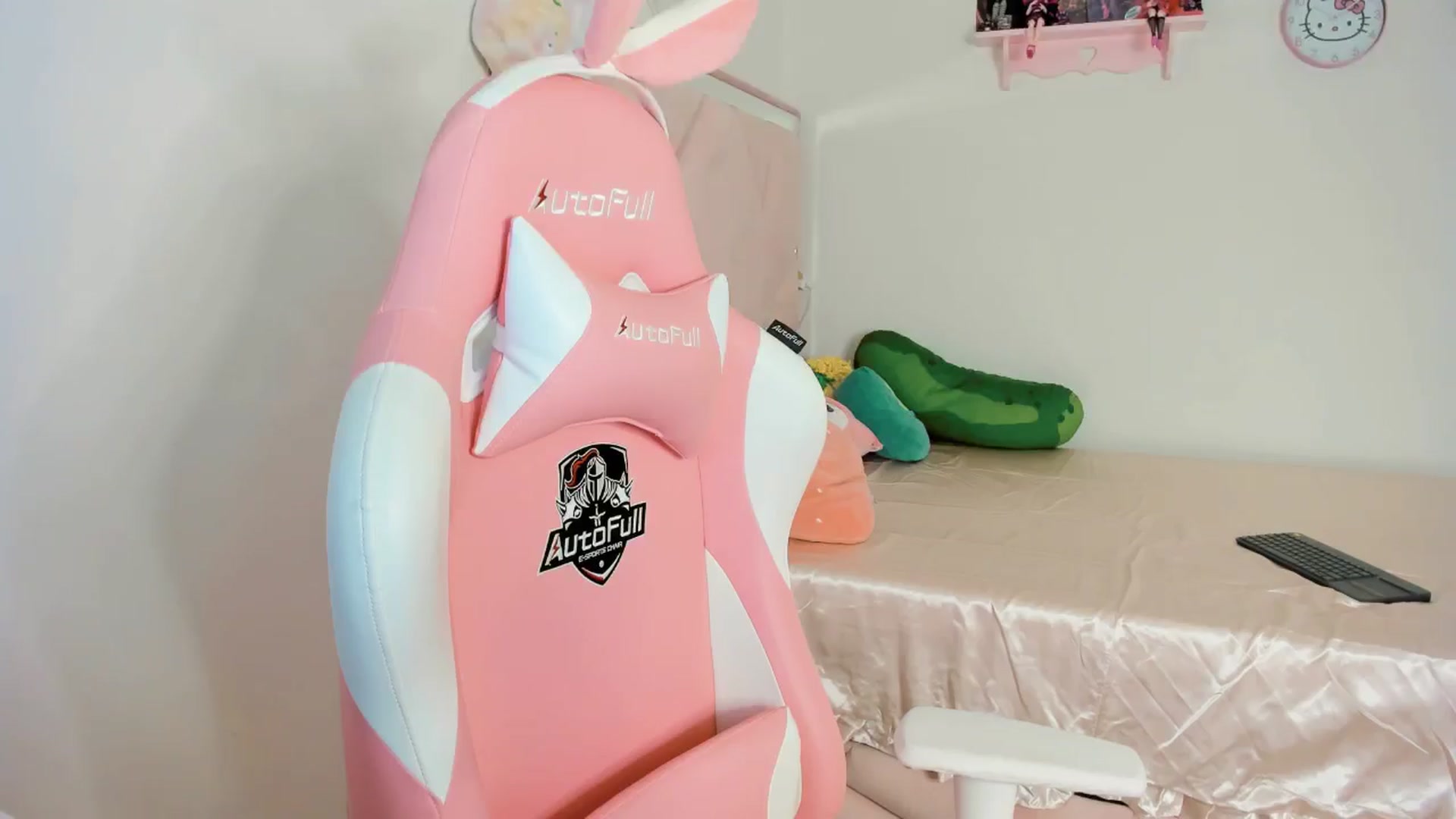 Gallery image thumbnail from Cherrycute666's myfreecams stream on, 10/22/2024, 07:26 image 17 of 20
