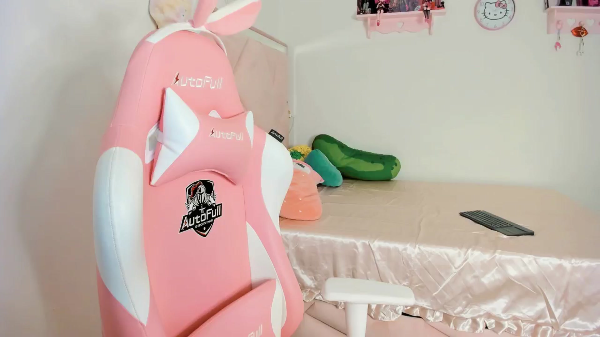 Gallery image thumbnail from Cherrycute666's myfreecams stream on, 10/22/2024, 07:26 image 8 of 20