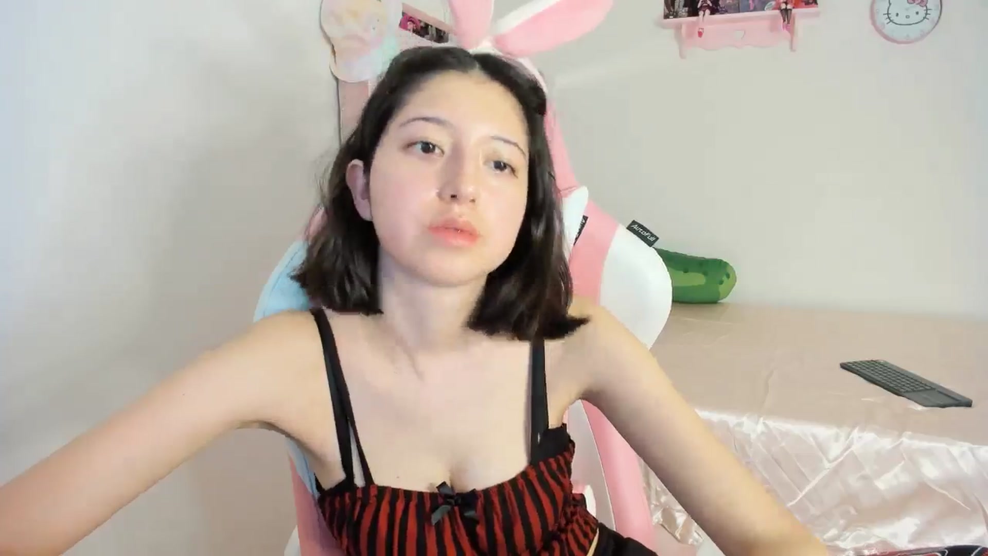 Gallery image thumbnail from Cherrycute666's myfreecams stream on, 10/22/2024, 07:26 image 15 of 20