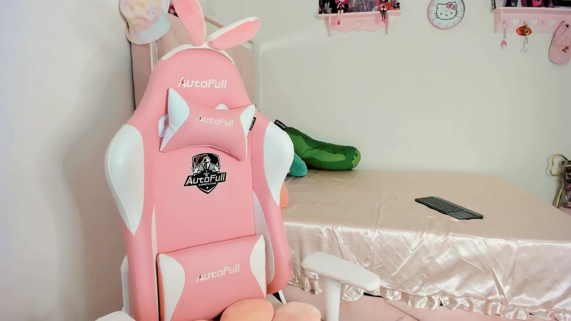 Gallery image thumbnail from Cherrycute666's myfreecams stream on, 10/22/2024, 07:26 image 3 of 20