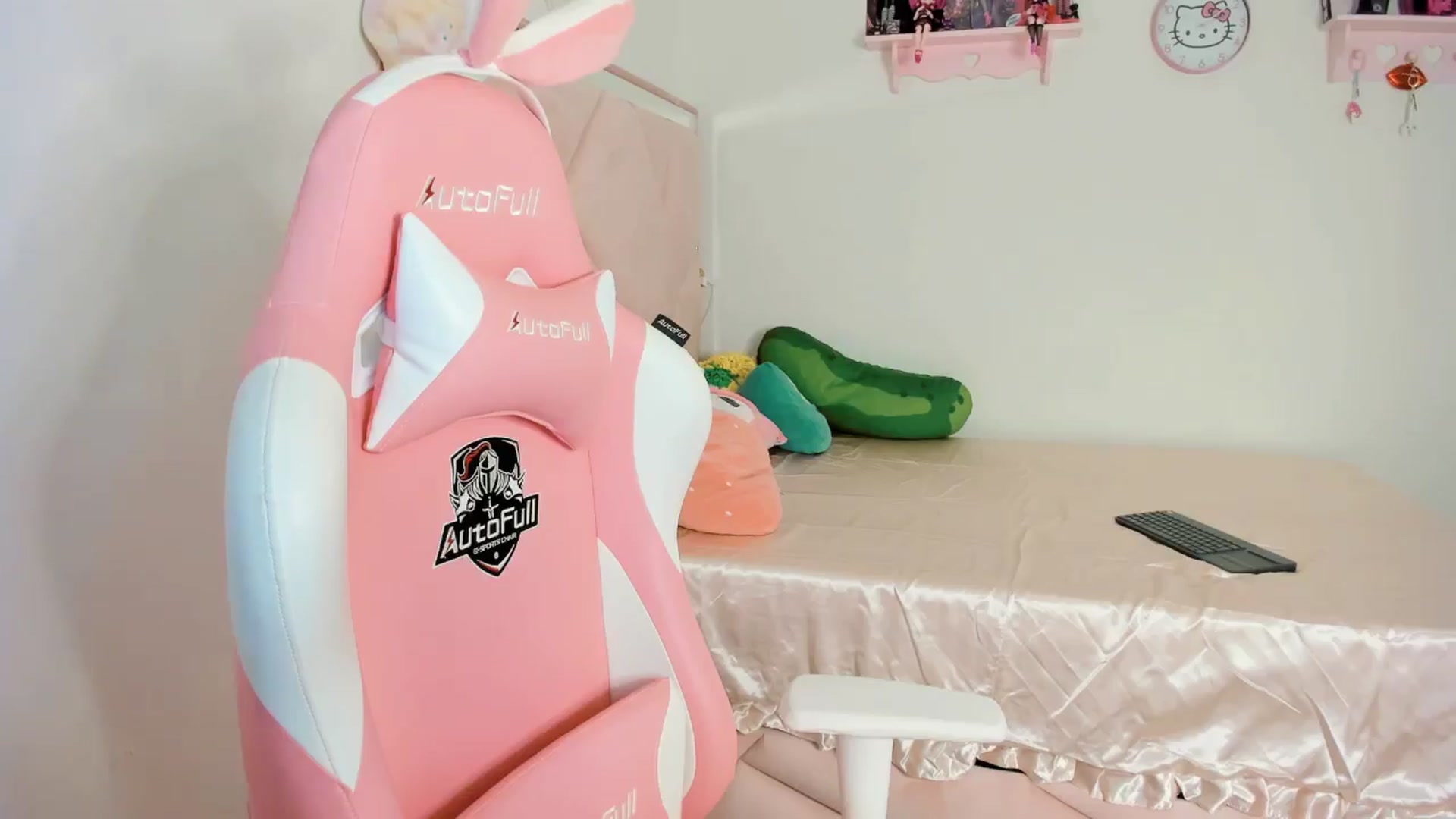 Gallery image thumbnail from Cherrycute666's myfreecams stream on, 10/22/2024, 07:26 image 7 of 20
