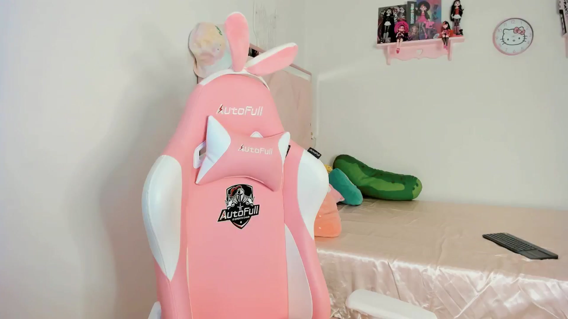 Gallery image thumbnail from Cherrycute666's myfreecams stream on, 10/22/2024, 07:41 image 9 of 20