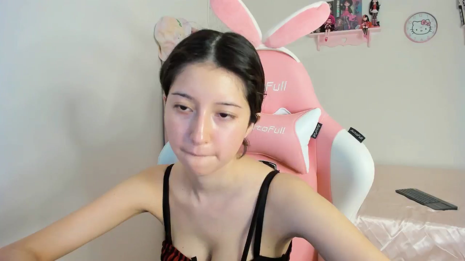Gallery image thumbnail from Cherrycute666's myfreecams stream on, 10/22/2024, 07:41 image 14 of 20