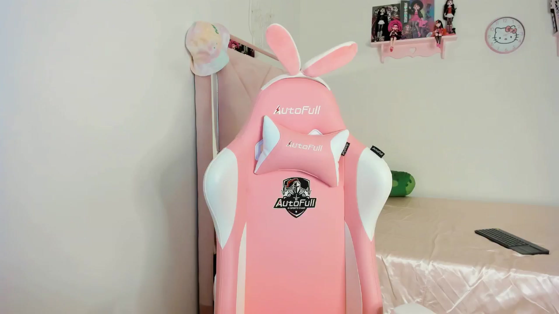 Gallery image thumbnail from Cherrycute666's myfreecams stream on, 10/22/2024, 07:41 image 15 of 20