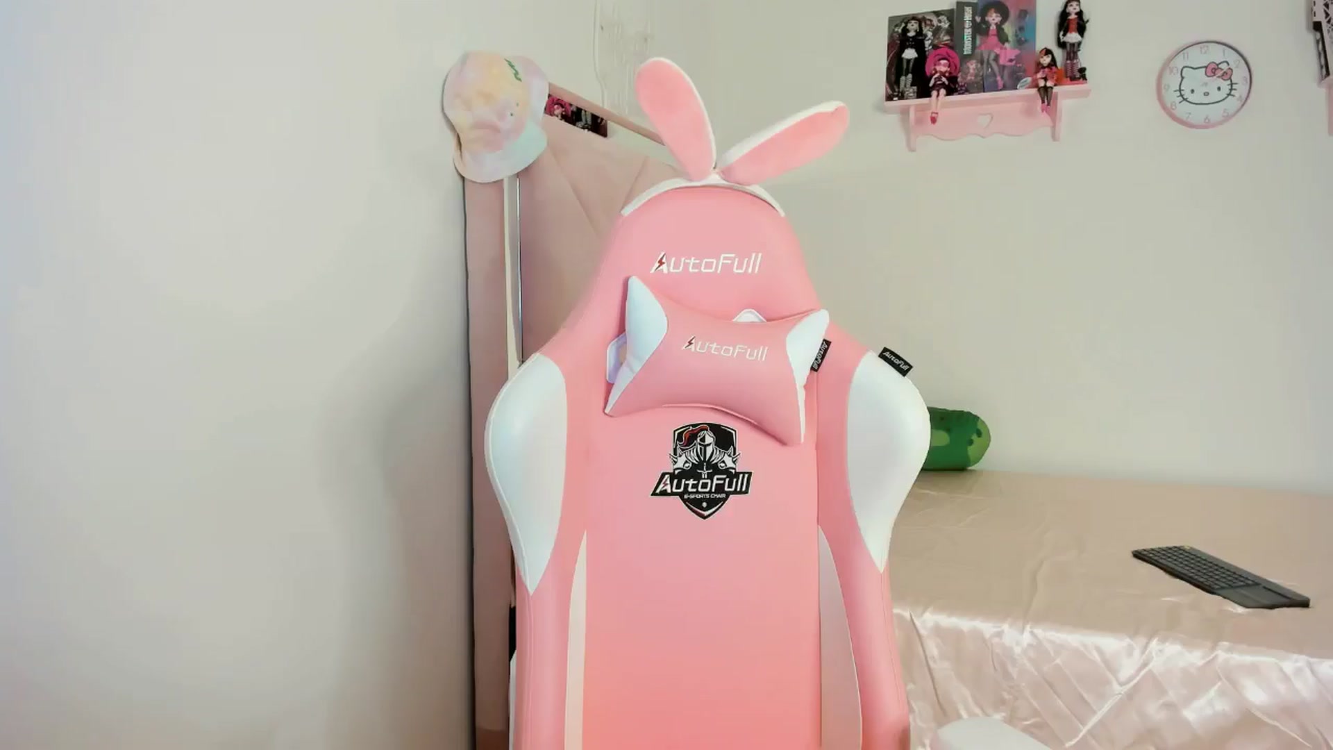 Gallery image thumbnail from Cherrycute666's myfreecams stream on, 10/22/2024, 07:41 image 17 of 20