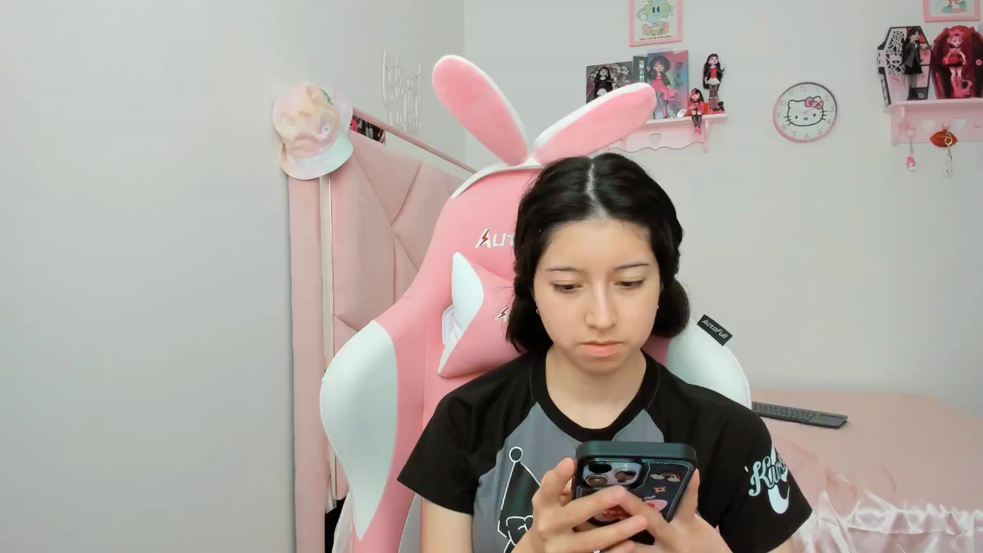 Gallery image thumbnail from Cherrycute666's myfreecams stream on, 10/22/2024, 20:14 image 14 of 20