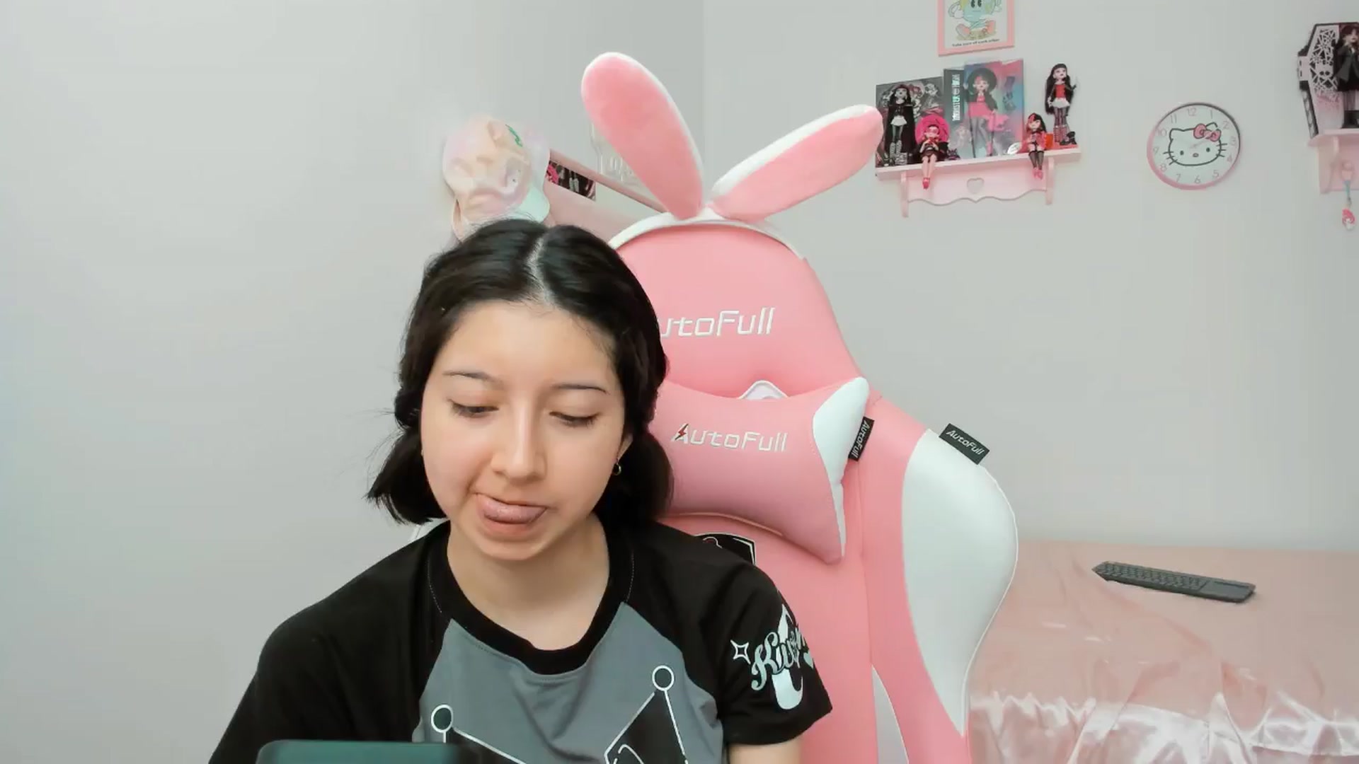 Gallery image thumbnail from Cherrycute666's myfreecams stream on, 10/22/2024, 20:14 image 20 of 20