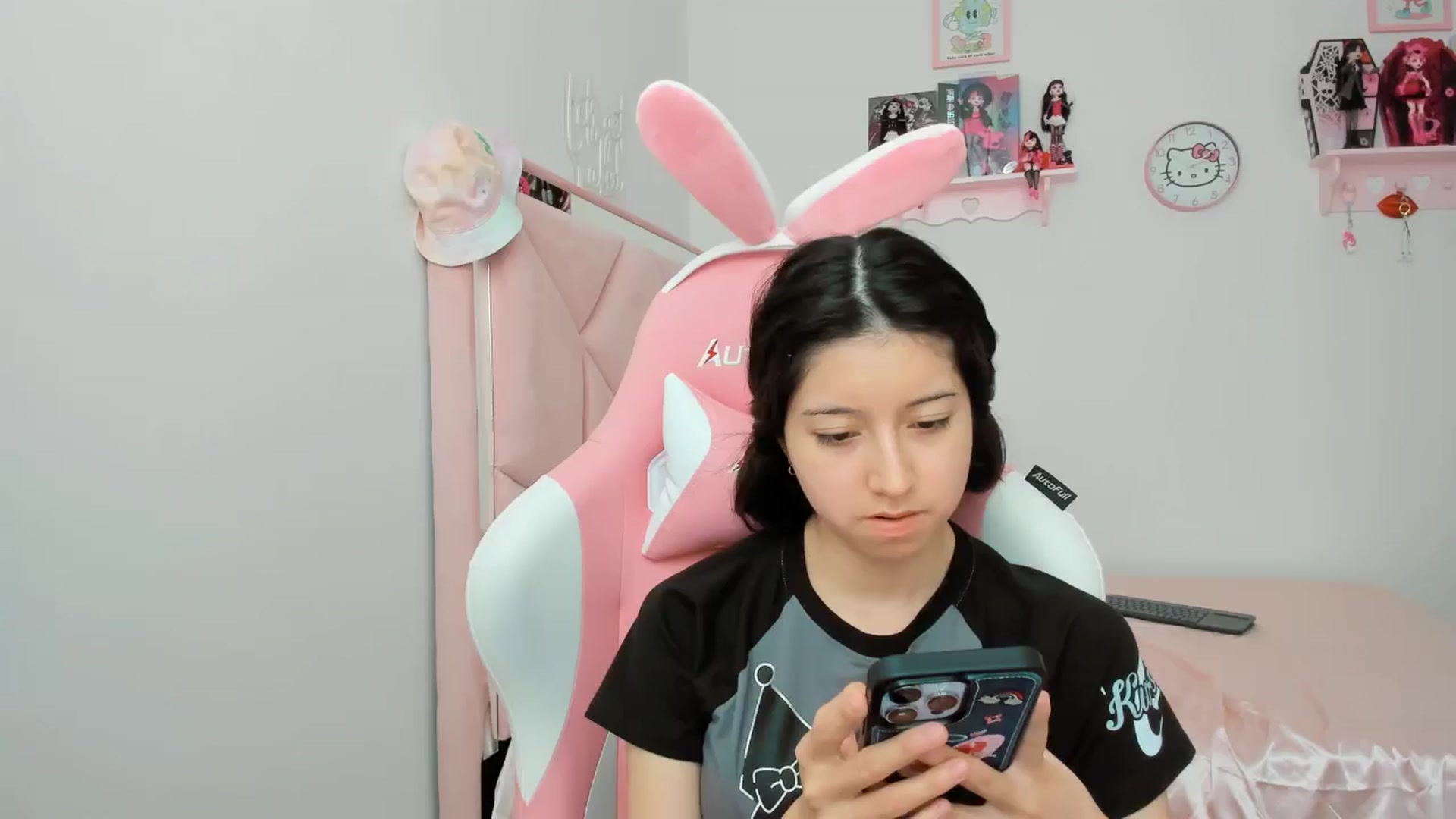 Gallery image thumbnail from Cherrycute666's myfreecams stream on, 10/22/2024, 20:14 image 13 of 20