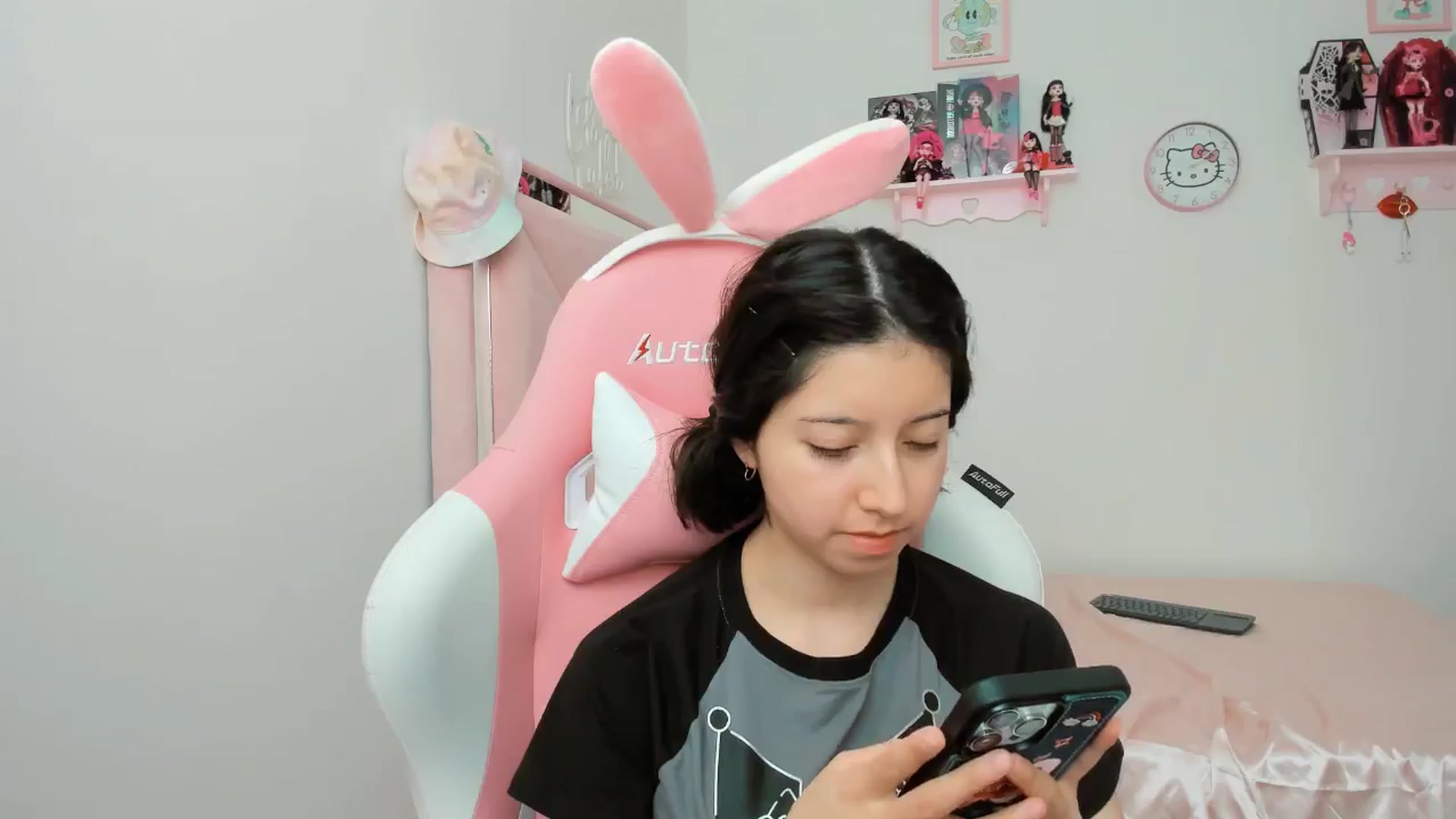 Gallery image thumbnail from Cherrycute666's myfreecams stream on, 10/22/2024, 20:14 image 5 of 20
