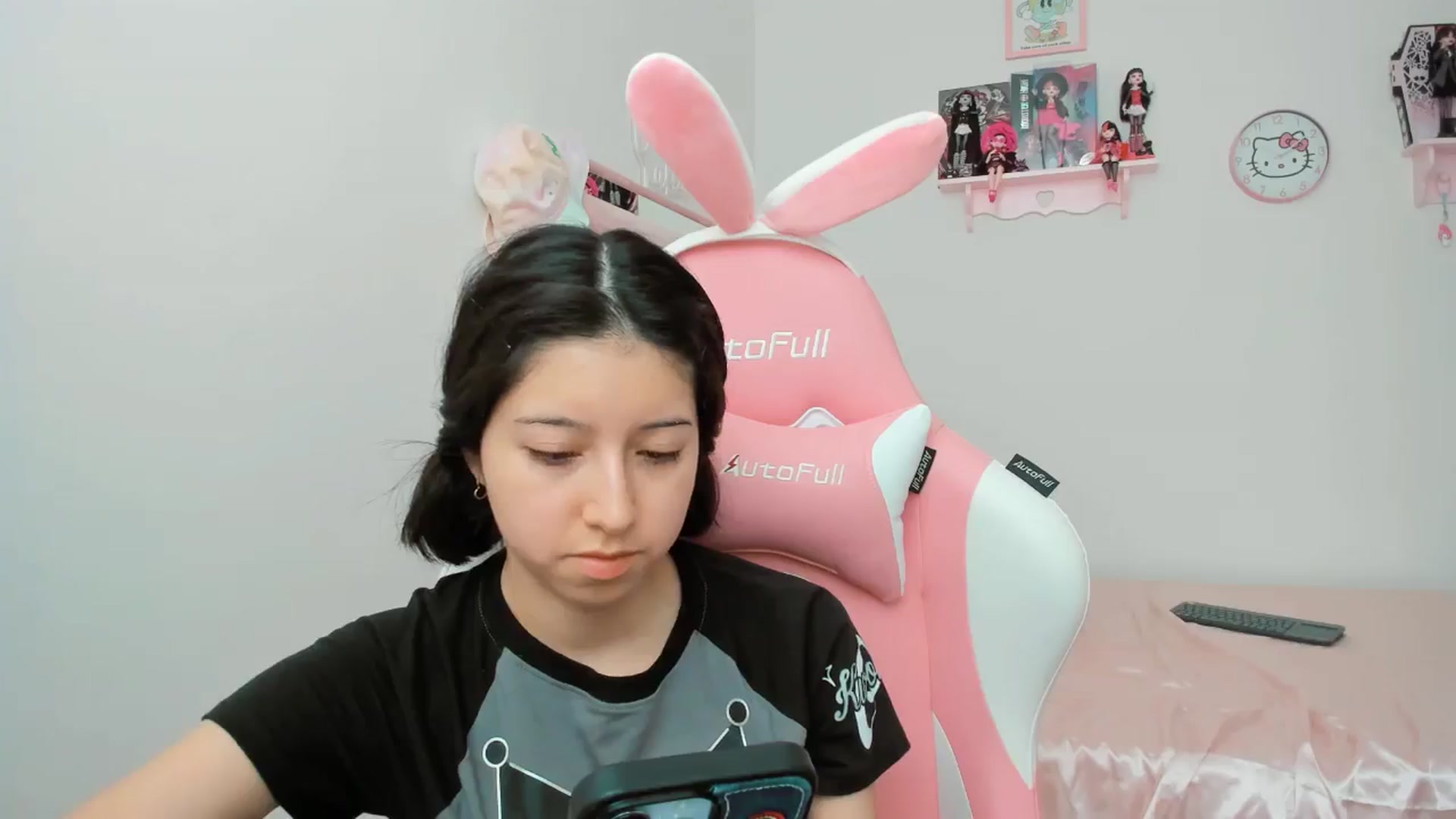 Gallery image thumbnail from Cherrycute666's myfreecams stream on, 10/22/2024, 20:14 image 15 of 20