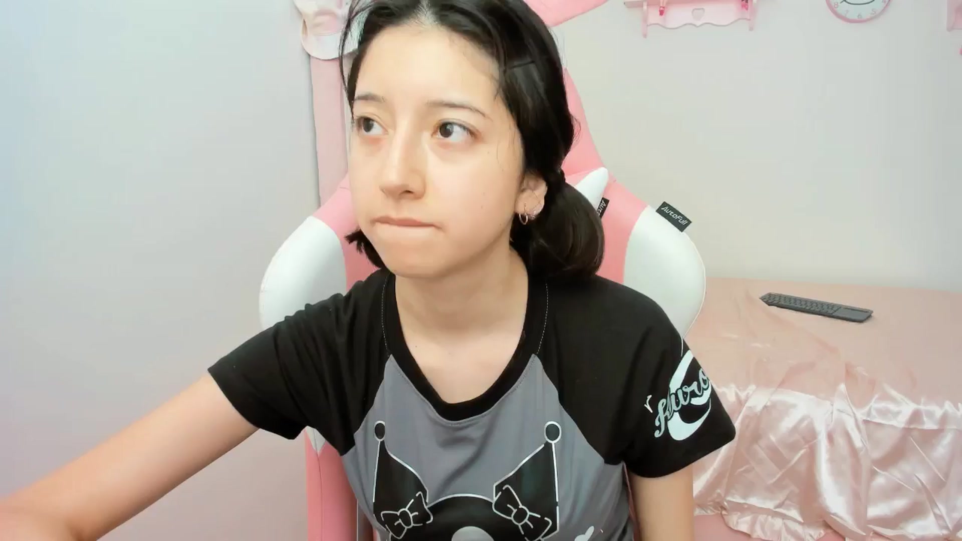 Gallery image thumbnail from Cherrycute666's myfreecams stream on, 10/22/2024, 22:10 image 6 of 20