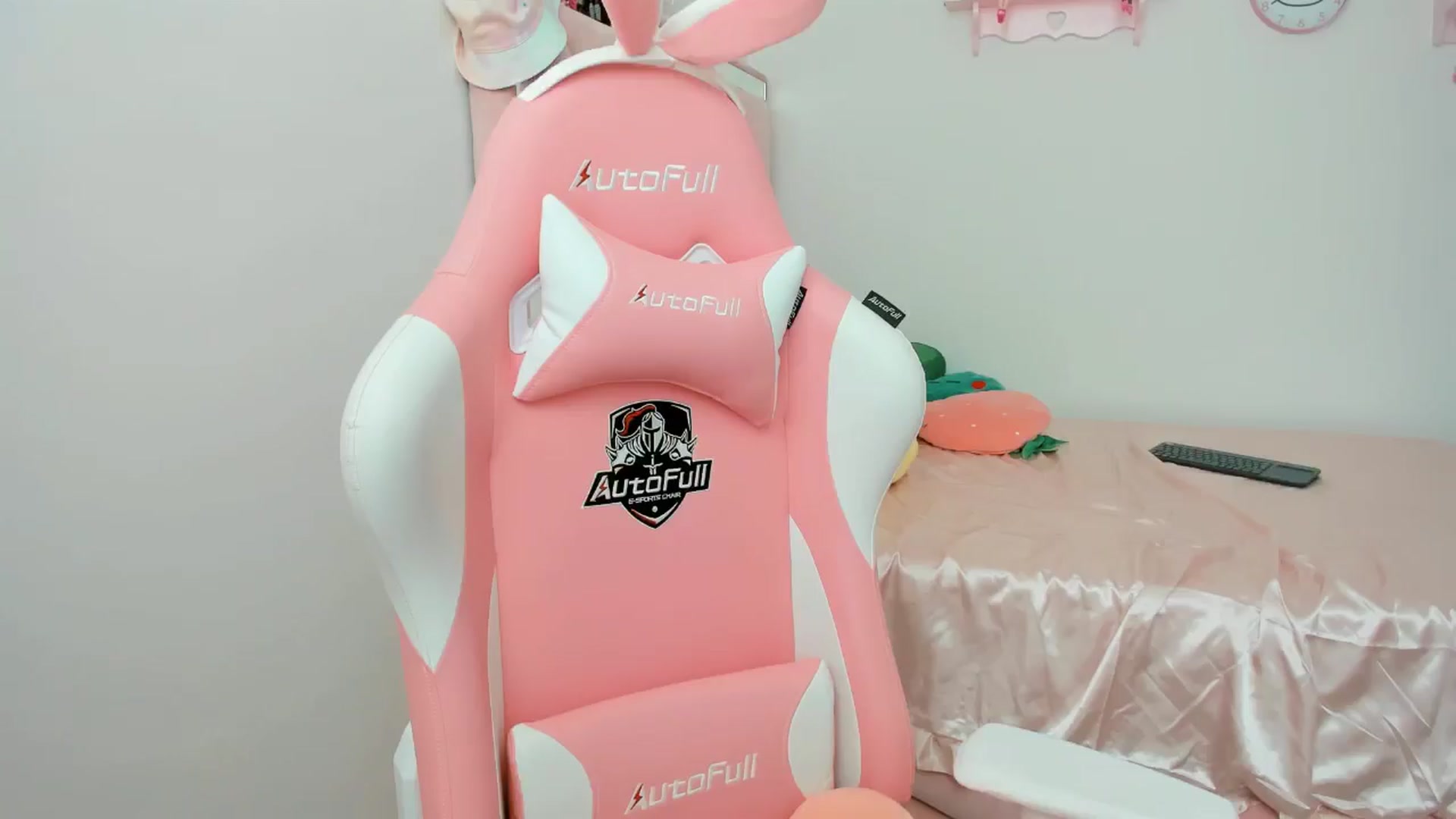 Gallery image thumbnail from Cherrycute666's myfreecams stream on, 10/22/2024, 22:10 image 12 of 20