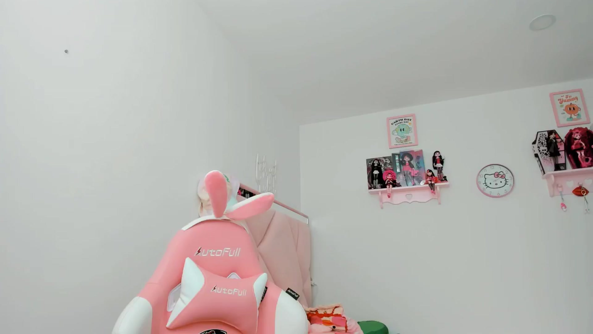 Gallery image thumbnail from Cherrycute666's myfreecams stream on, 10/22/2024, 22:10 image 3 of 20