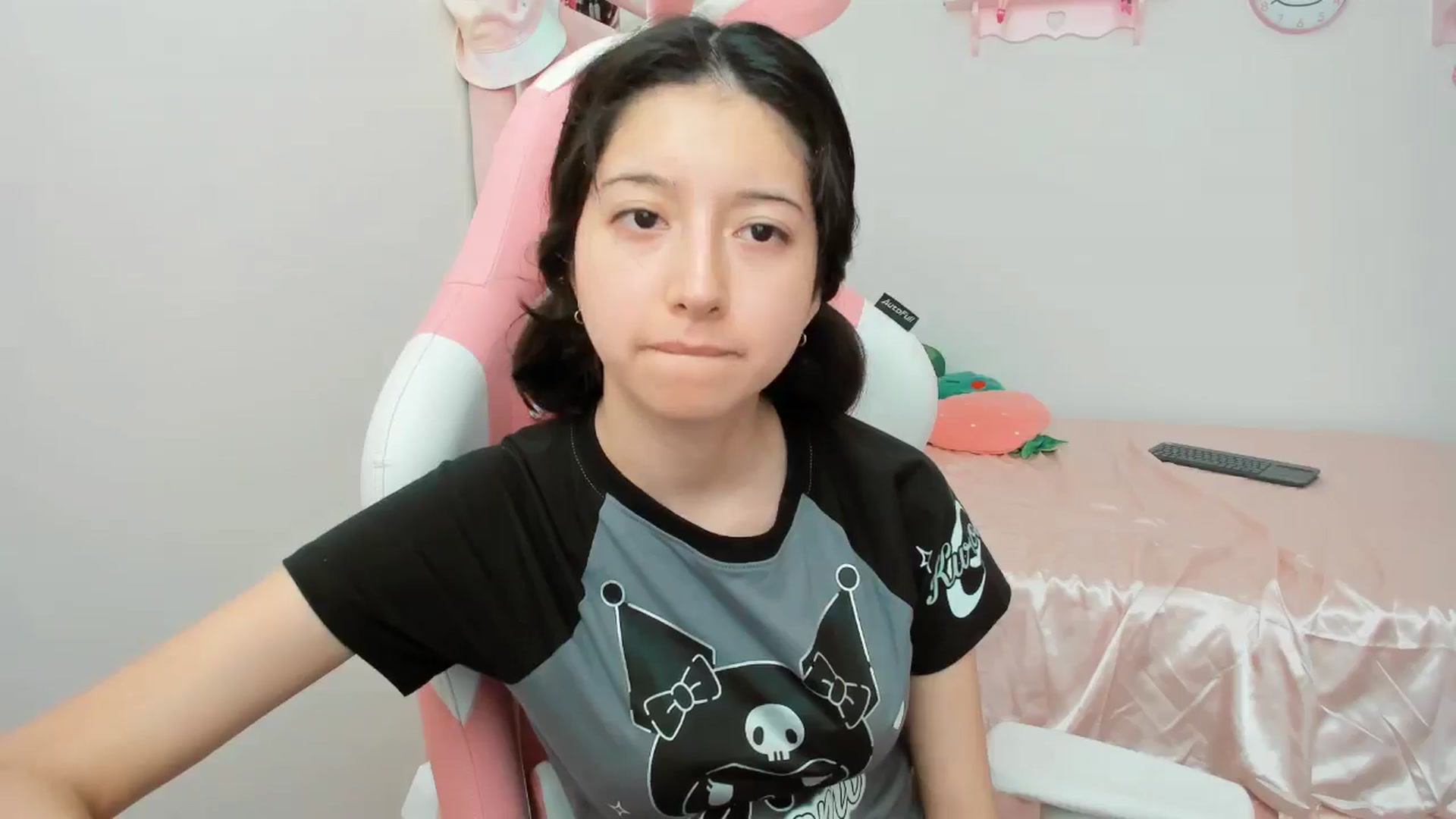 Gallery image thumbnail from Cherrycute666's myfreecams stream on, 10/22/2024, 22:10 image 9 of 20