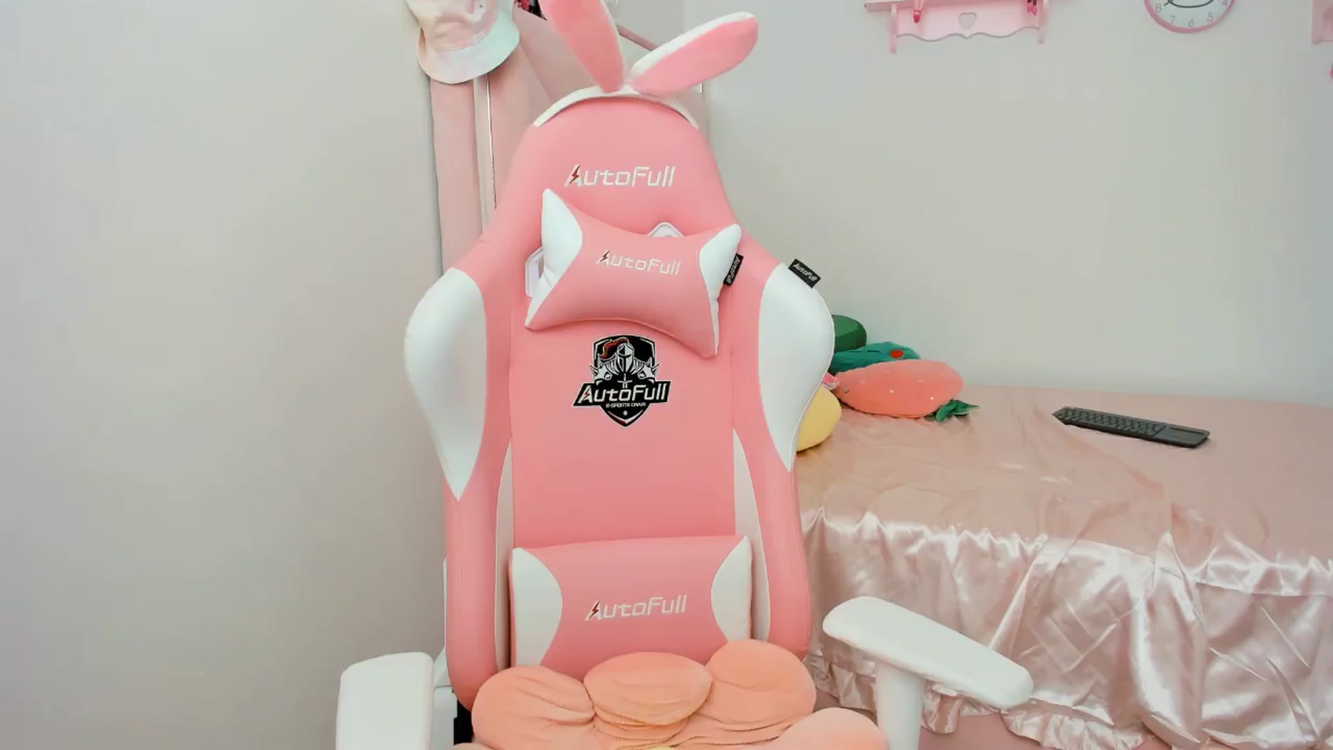 Gallery image thumbnail from Cherrycute666's myfreecams stream on, 10/22/2024, 22:10 image 16 of 20