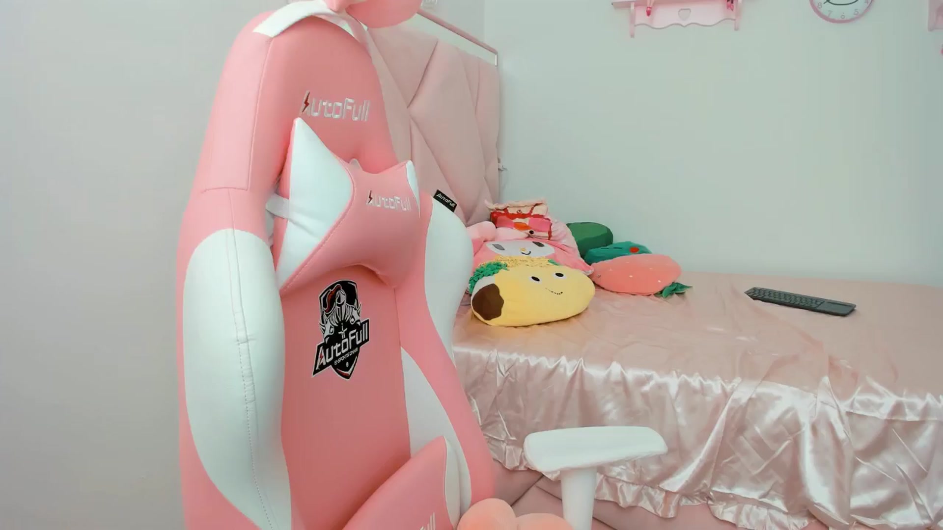 Gallery image thumbnail from Cherrycute666's myfreecams stream on, 10/22/2024, 22:10 image 5 of 20