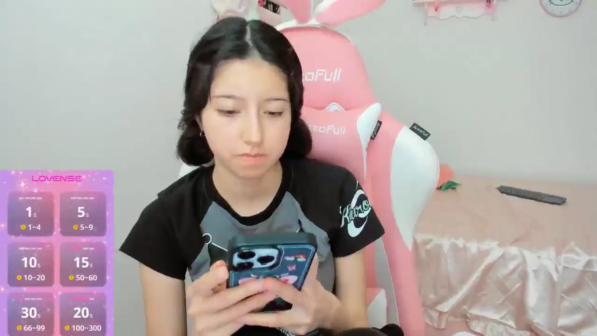 Gallery image thumbnail from Cherrycute666's myfreecams stream on, 10/23/2024, 24:02 image 8 of 20