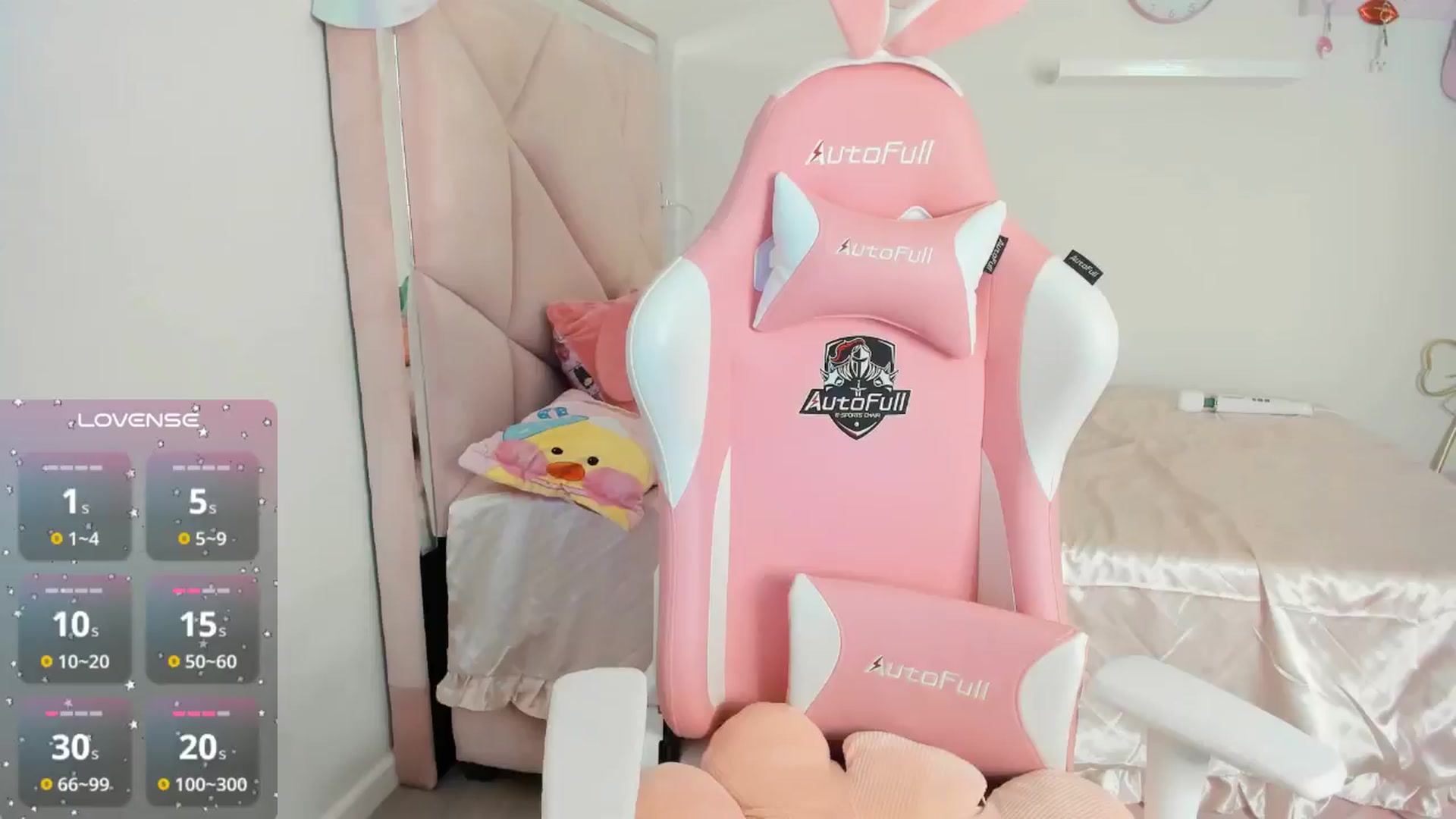 Gallery image thumbnail from Cherrycute666's myfreecams stream on, 10/25/2024, 01:46 image 7 of 20