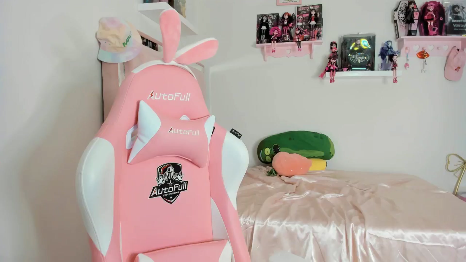 Gallery image thumbnail from Cherrycute666's myfreecams stream on, 10/25/2024, 09:46 image 20 of 20