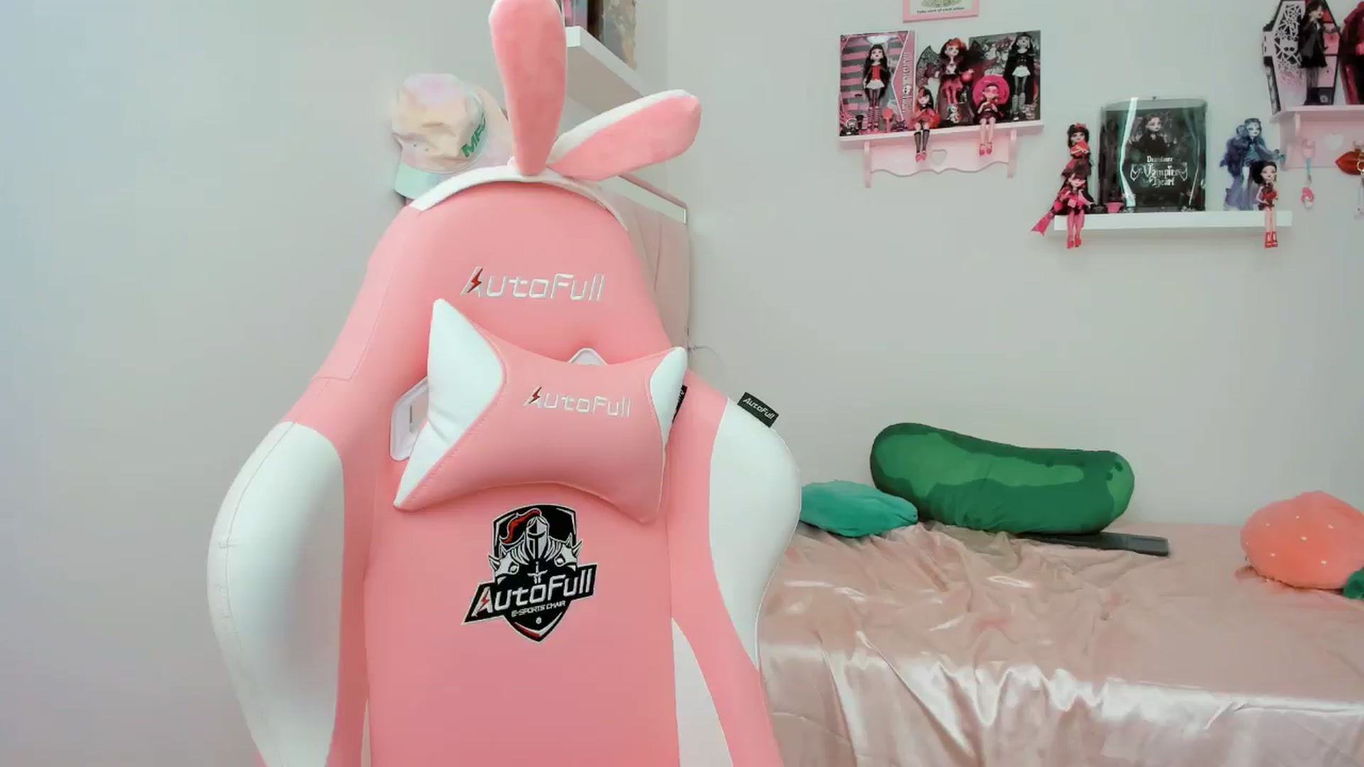 Gallery image thumbnail from Cherrycute666's myfreecams stream on, 10/25/2024, 21:18 image 2 of 20