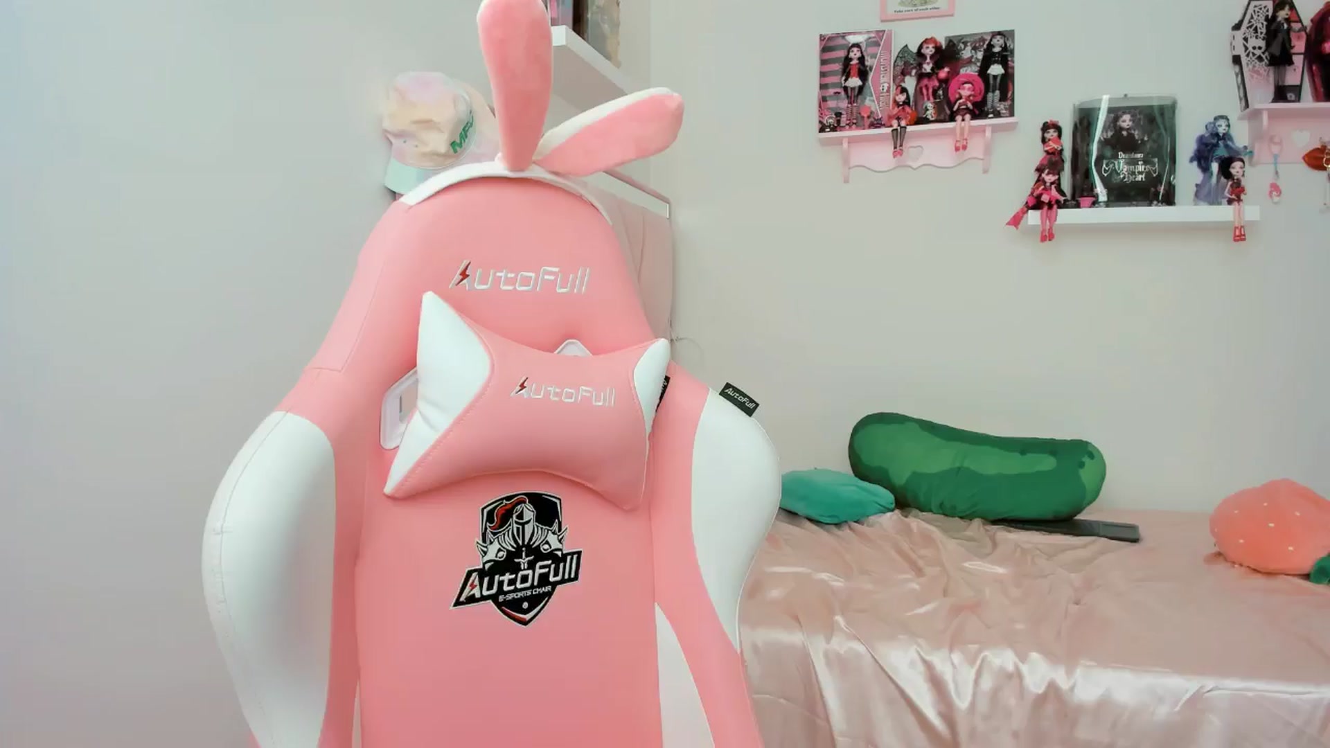 Gallery image thumbnail from Cherrycute666's myfreecams stream on, 10/25/2024, 21:18 image 1 of 20