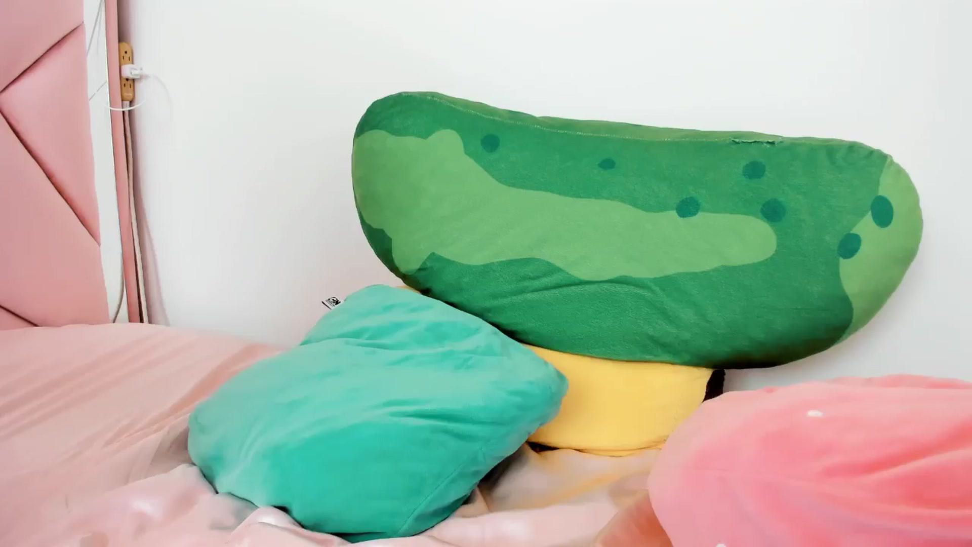 Gallery image thumbnail from Cherrycute666's myfreecams stream on, 10/25/2024, 21:18 image 20 of 20
