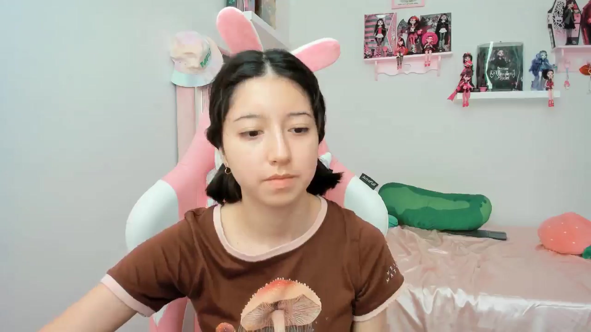 Gallery image thumbnail from Cherrycute666's myfreecams stream on, 10/25/2024, 21:18 image 4 of 20