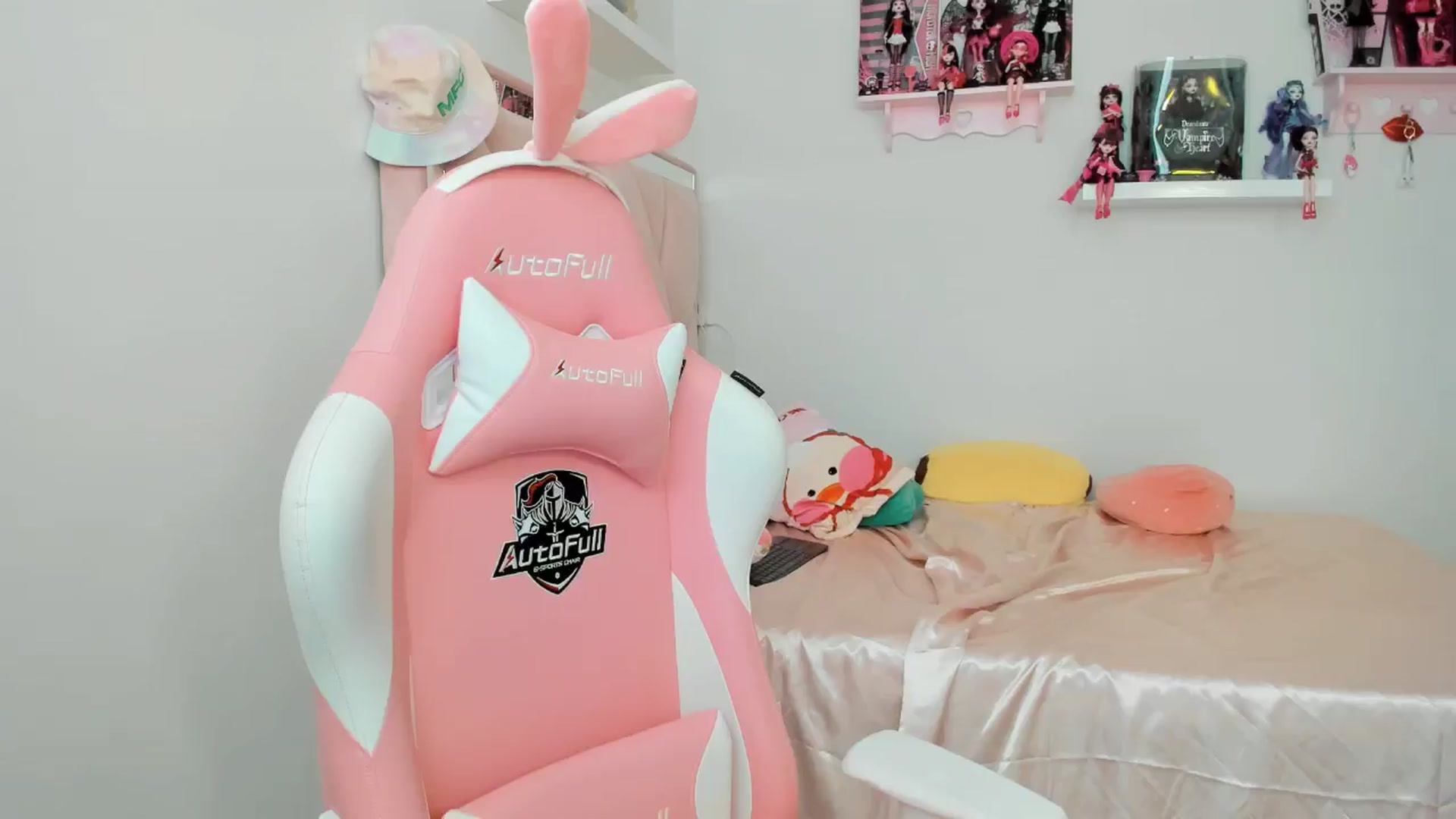 Gallery image thumbnail from Cherrycute666's myfreecams stream on, 10/26/2024, 24:02 image 4 of 20