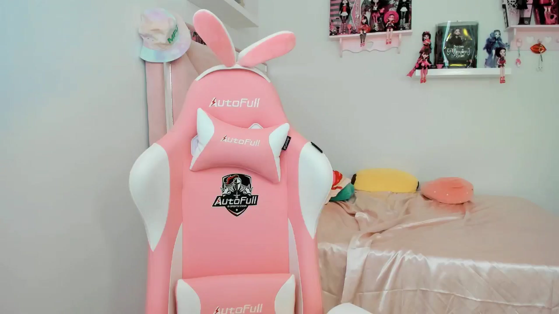 Gallery image thumbnail from Cherrycute666's myfreecams stream on, 10/26/2024, 24:02 image 7 of 20