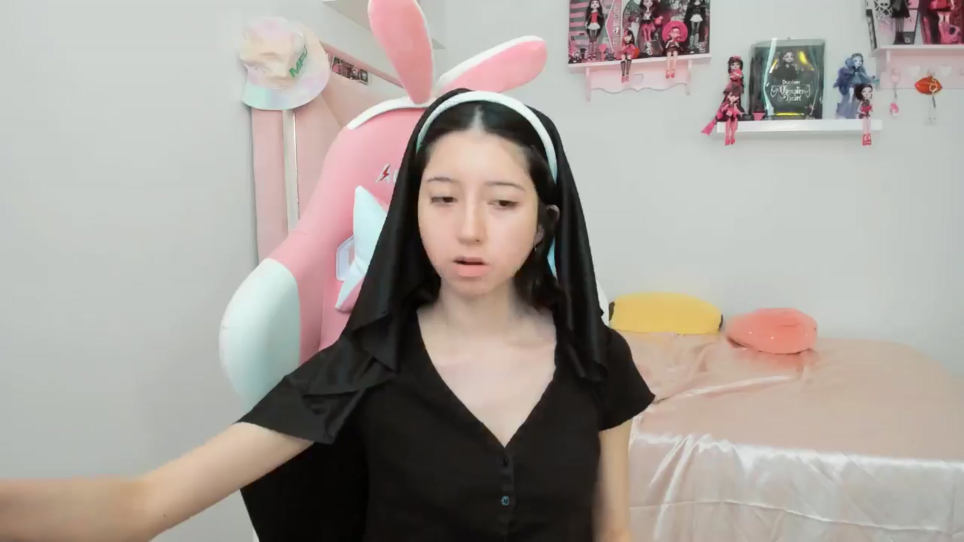 Gallery image thumbnail from Cherrycute666's myfreecams stream on, 10/26/2024, 24:02 image 3 of 20