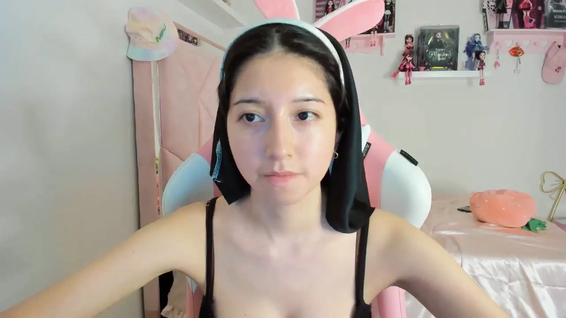 Gallery image thumbnail from Cherrycute666's myfreecams stream on, 10/26/2024, 04:51 image 2 of 20