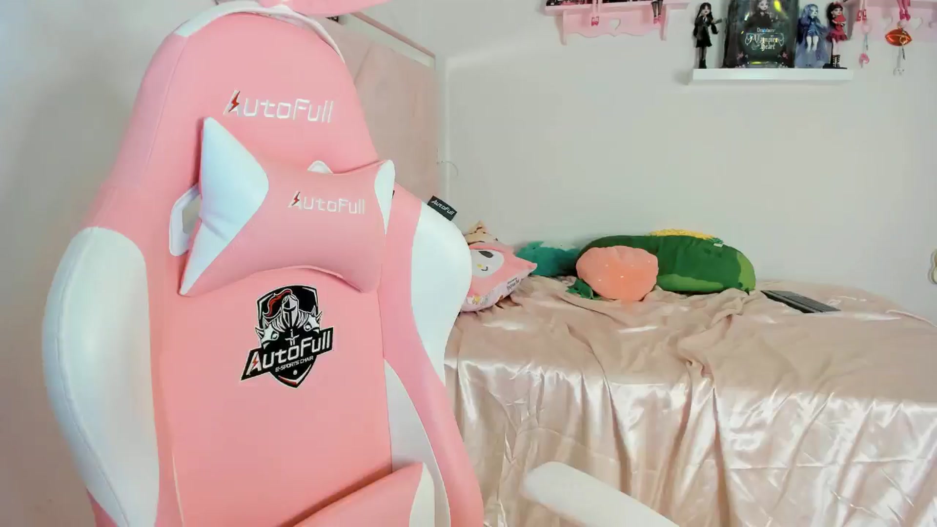Gallery image thumbnail from Cherrycute666's myfreecams stream on, 10/26/2024, 14:30 image 3 of 20