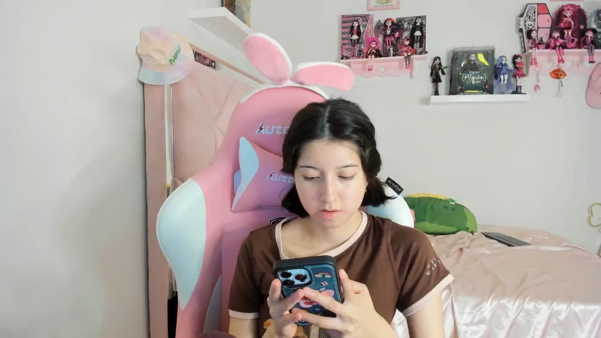 Gallery image thumbnail from Cherrycute666's myfreecams stream on, 10/26/2024, 14:30 image 1 of 20