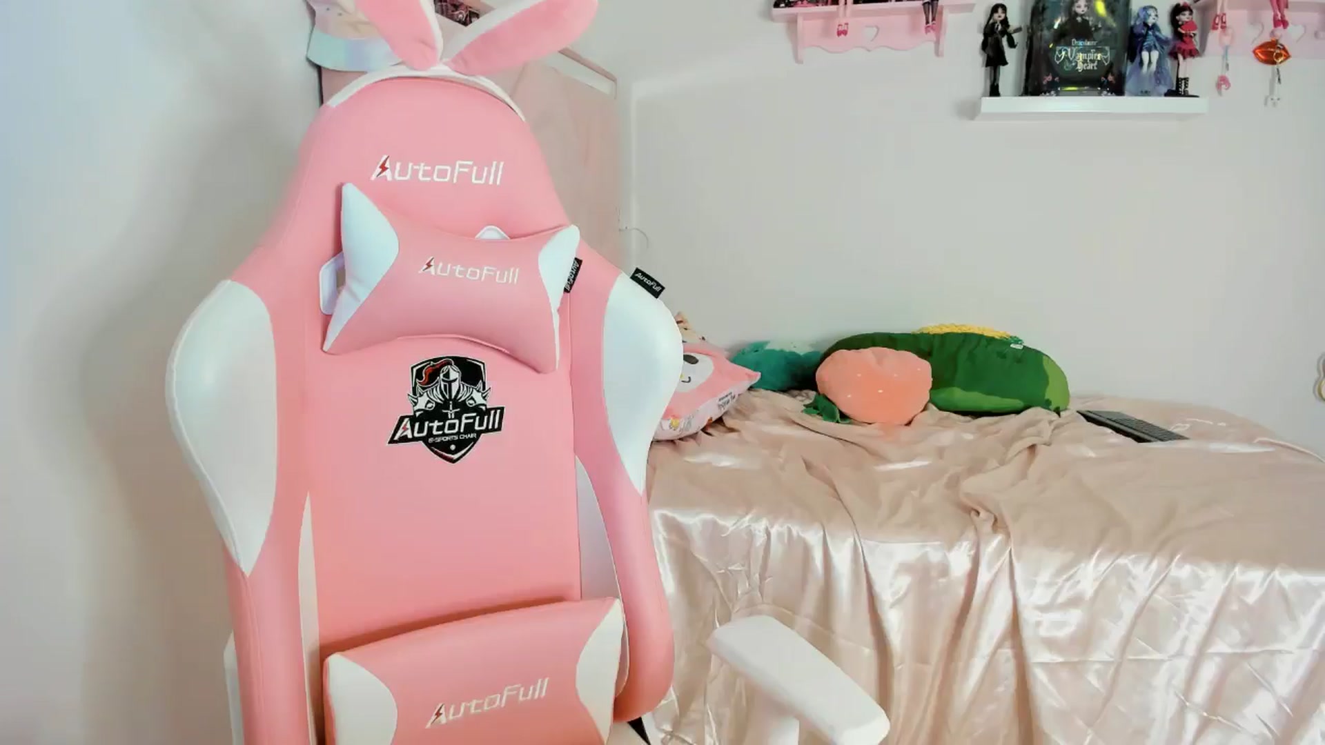 Gallery image thumbnail from Cherrycute666's myfreecams stream on, 10/26/2024, 14:30 image 5 of 20