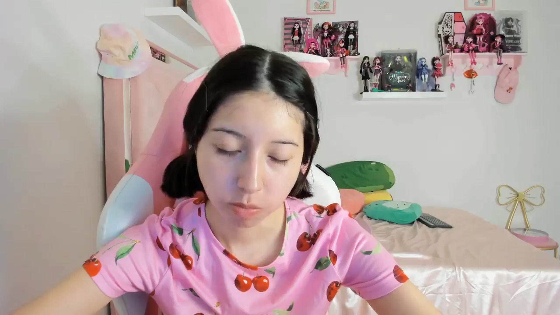 Gallery image thumbnail from Cherrycute666's myfreecams stream on, 10/27/2024, 01:28 image 16 of 20