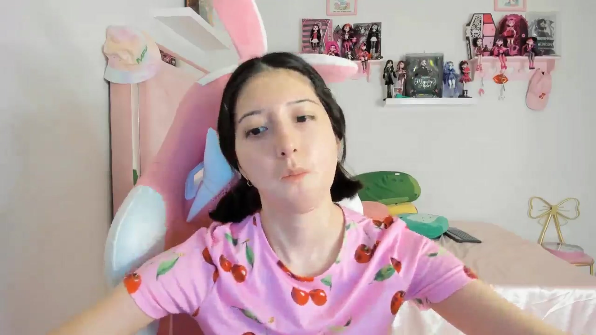 Gallery image thumbnail from Cherrycute666's myfreecams stream on, 10/27/2024, 01:28 image 18 of 20